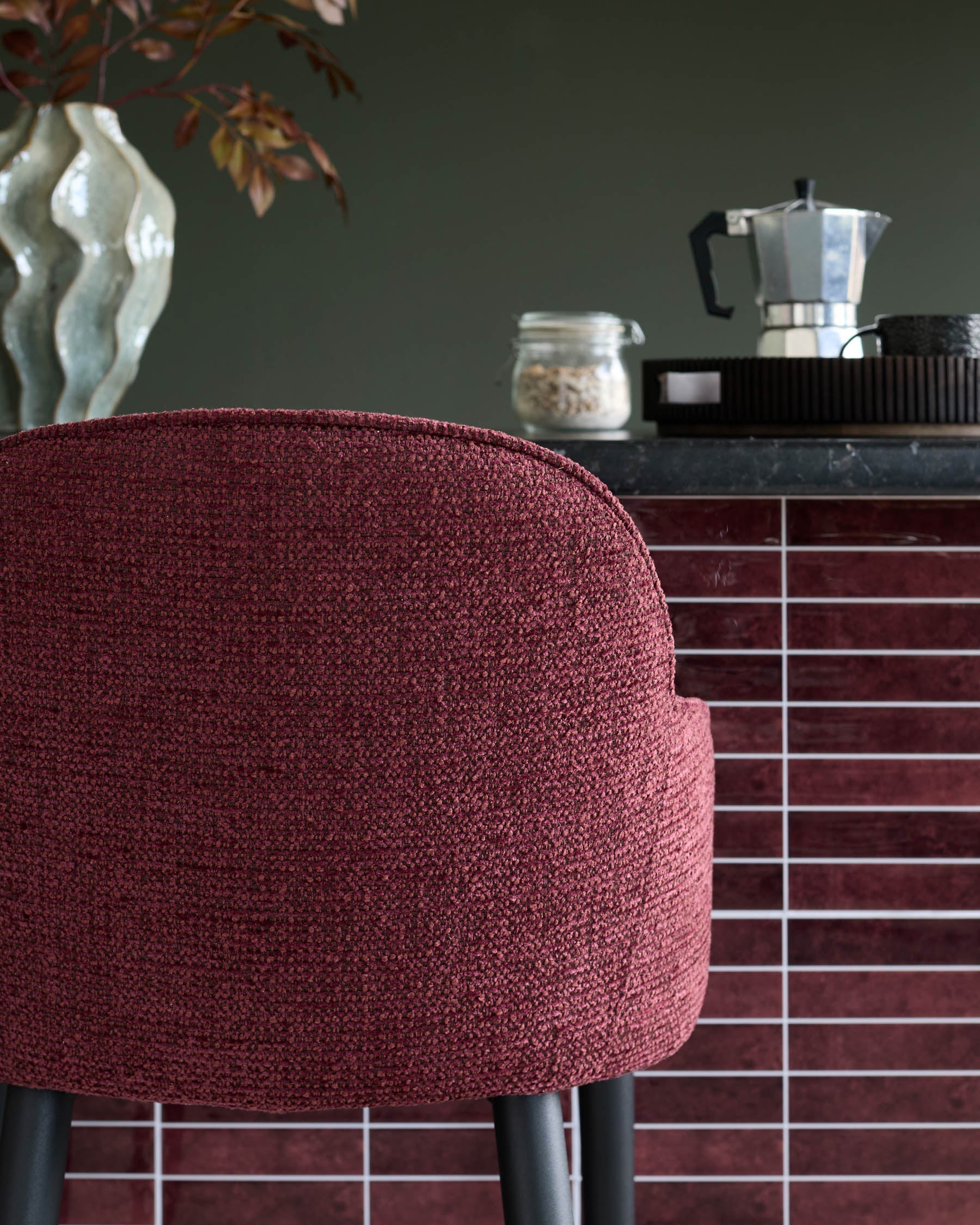 Tabouret de bar Lani en tissu épais rouge baie