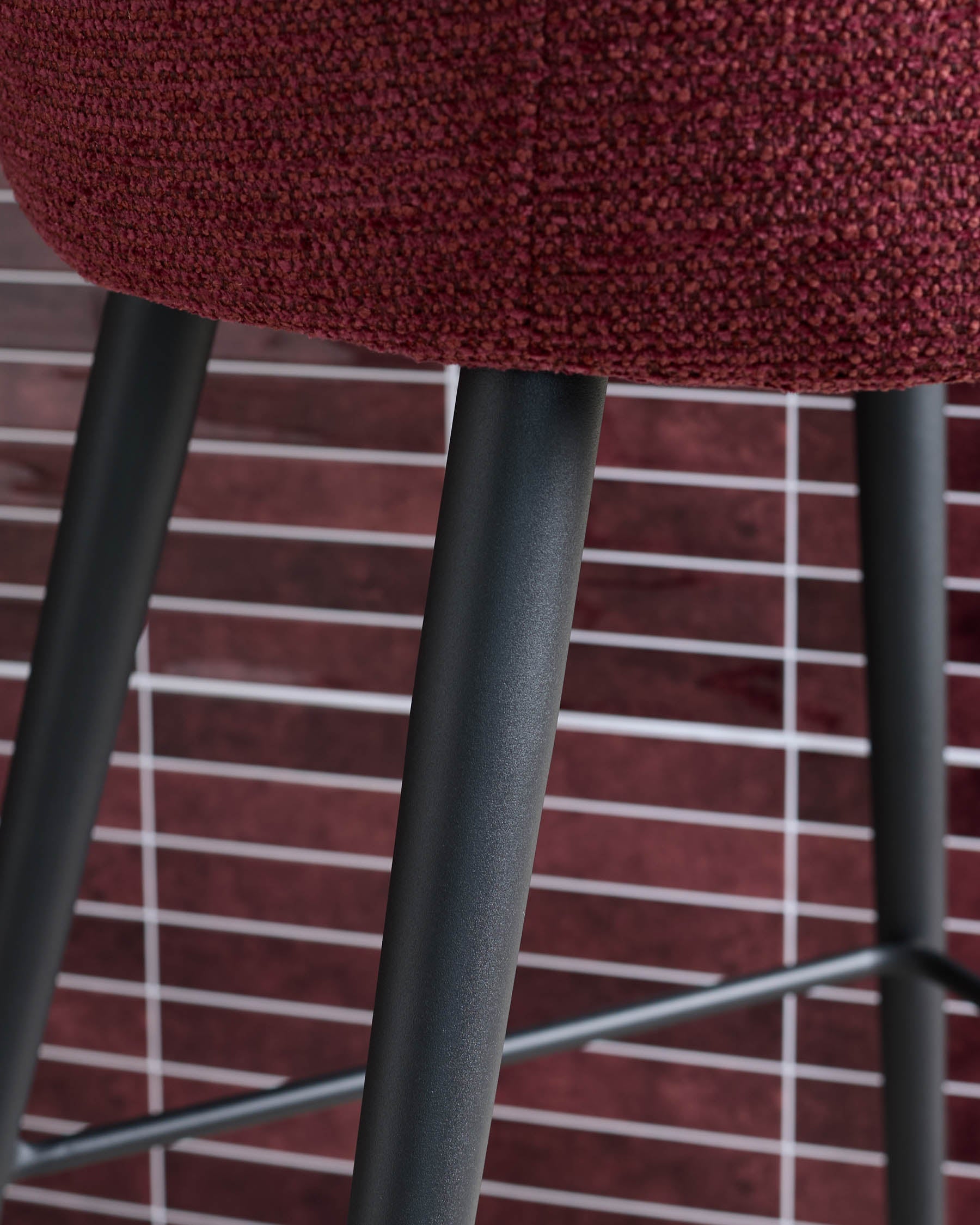 Tabouret de bar Lani en tissu épais rouge baie