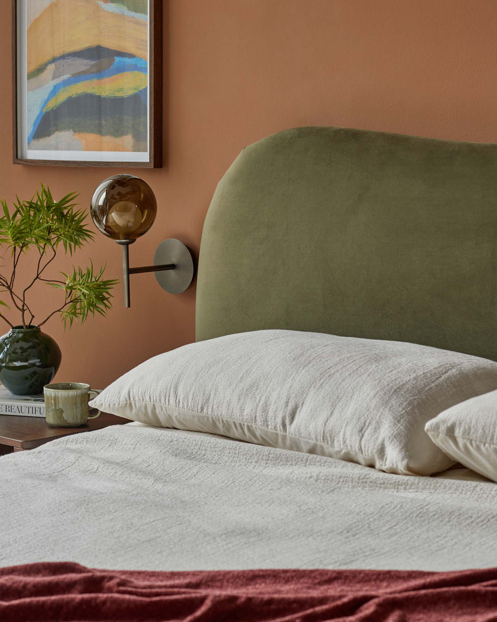 Lit coffre Lani en velours vert olive super king avec coffre