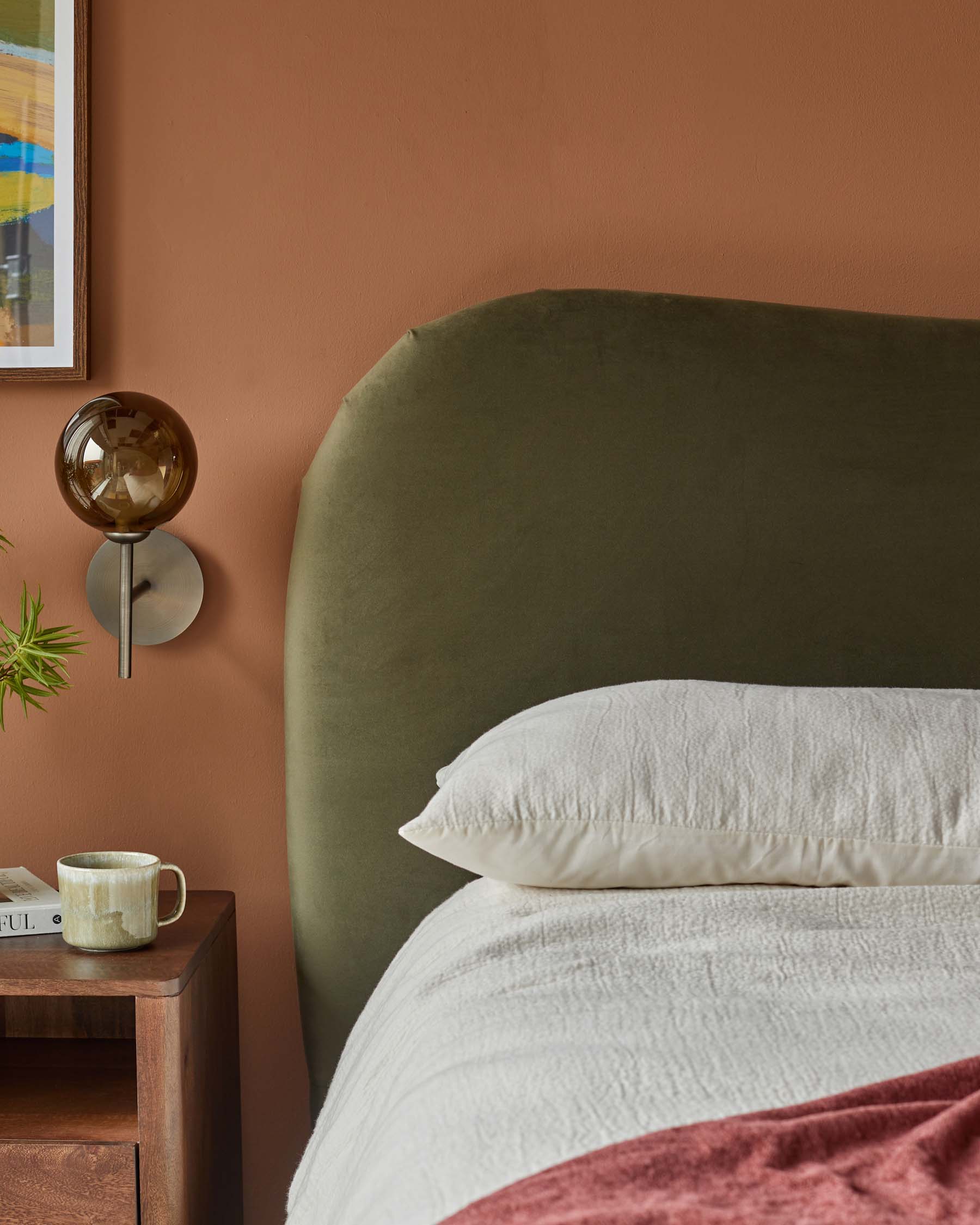 Lit coffre Lani en velours vert olive super king avec coffre