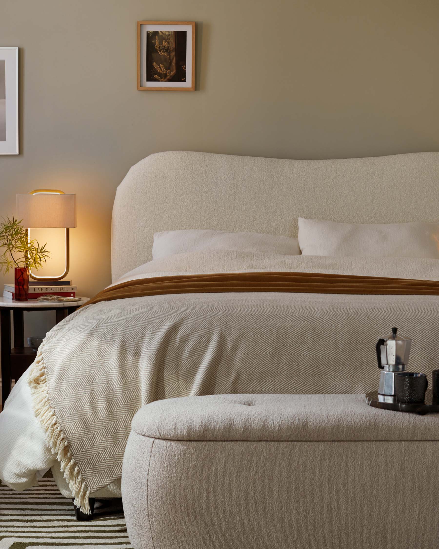 Lit coffre Lani ivoire bouclé super king avec coffre