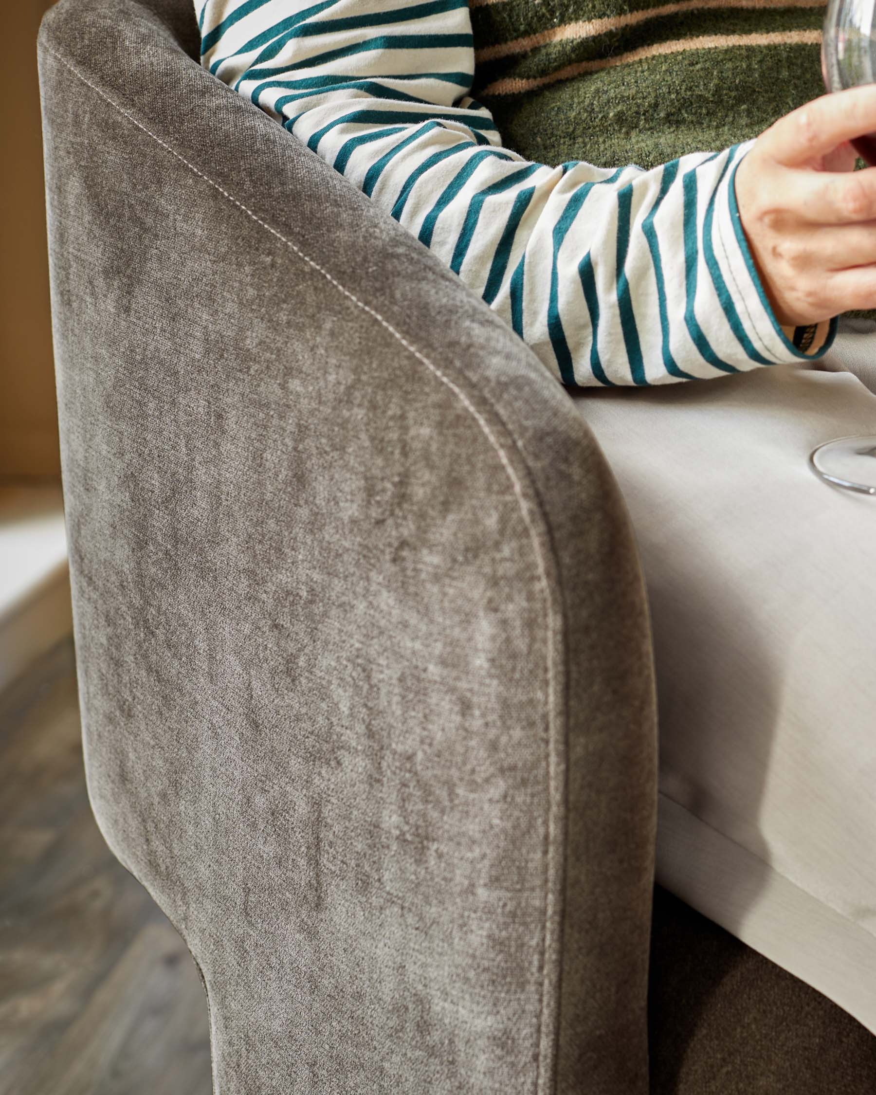 Chaise de salle à manger Leighton en chenille moka