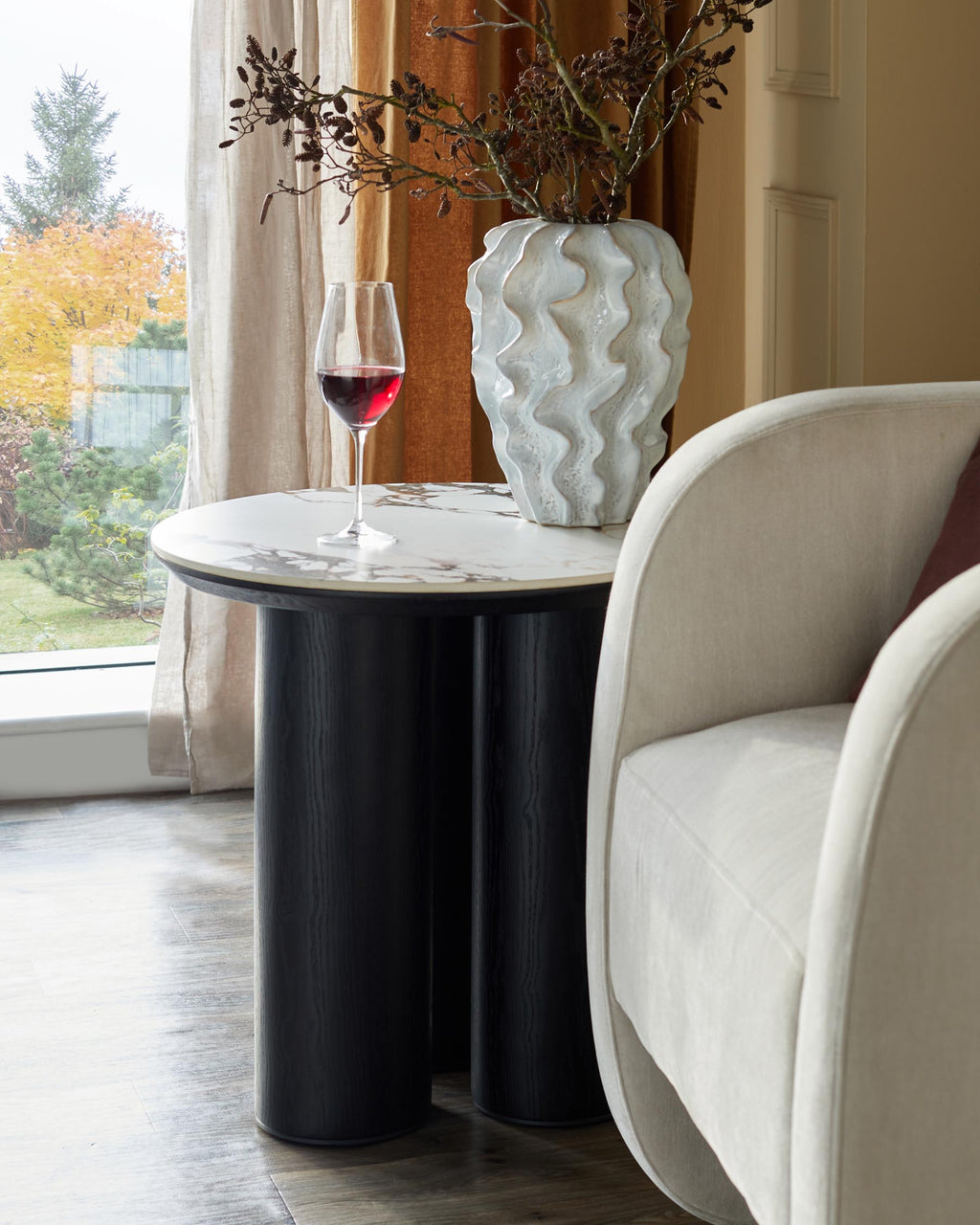 Table d'appoint Lena en céramique blanche Calacatta