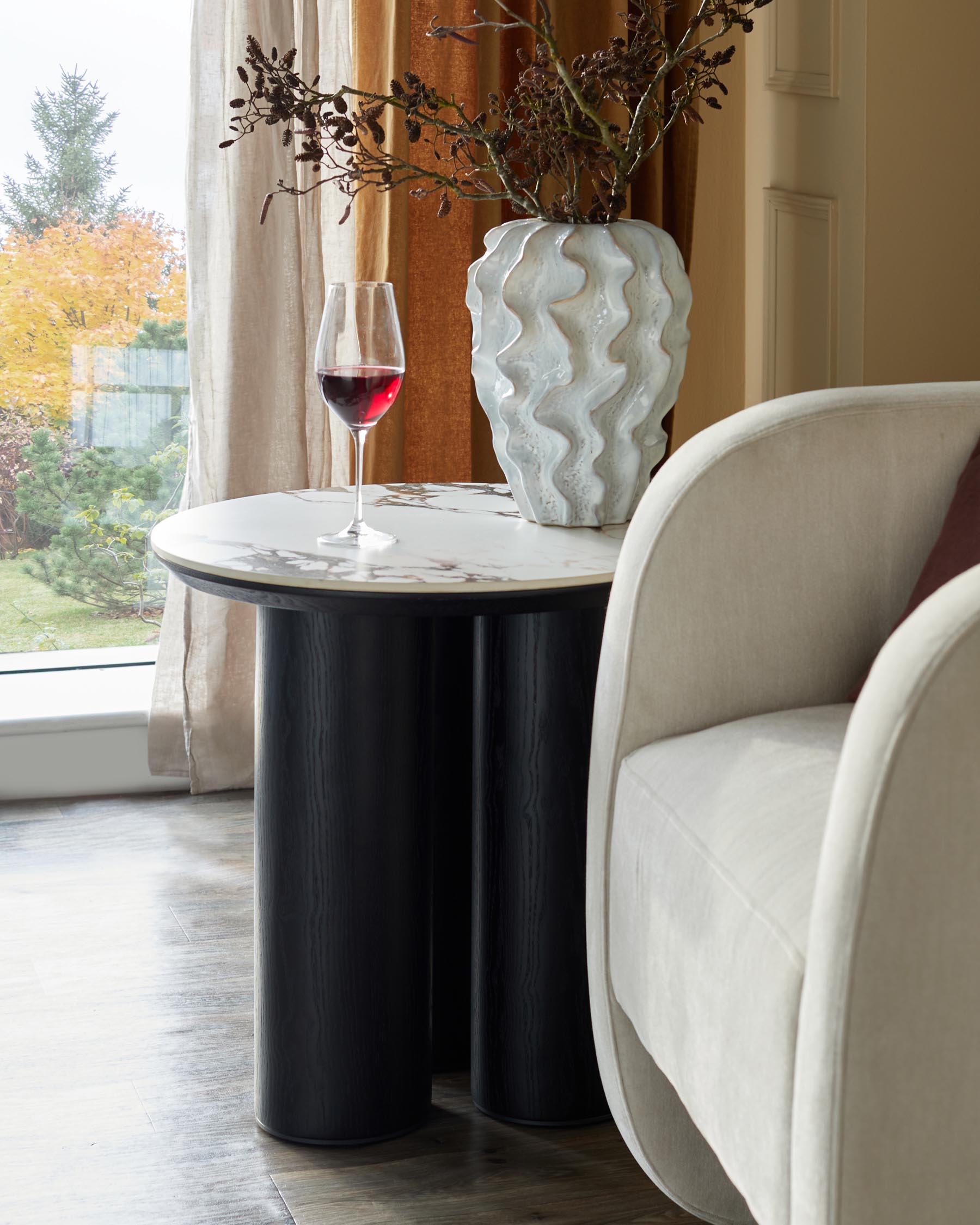 Table d'appoint Lena en céramique blanche Calacatta