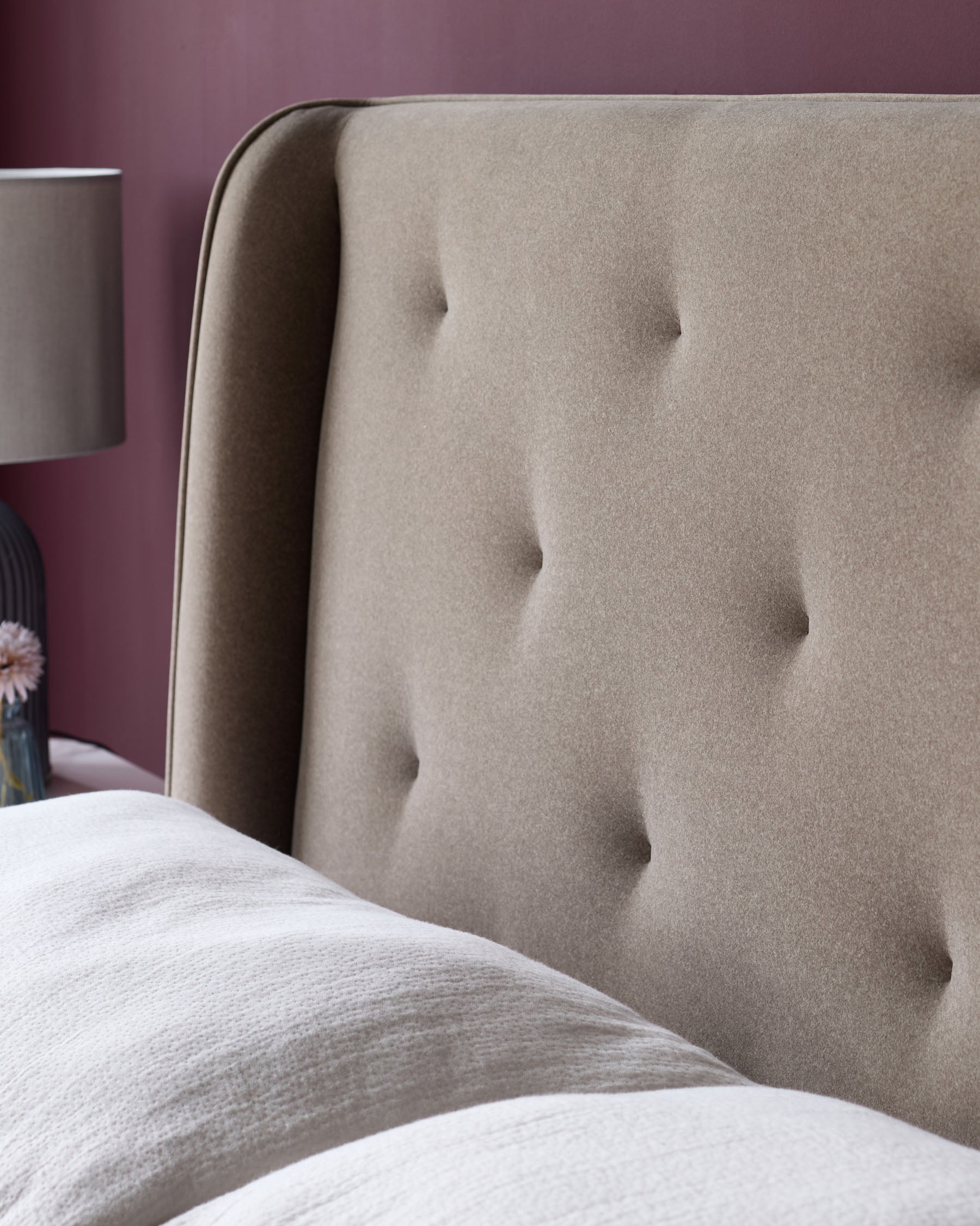 Lit coffre double Lenora en tissu moka