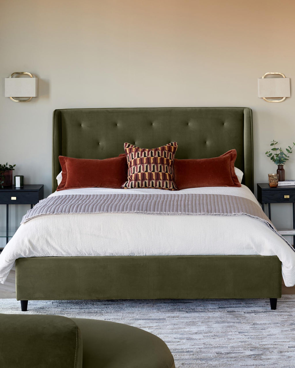 Lit coffre Lenora en velours vert olive, très grand format, avec coffre