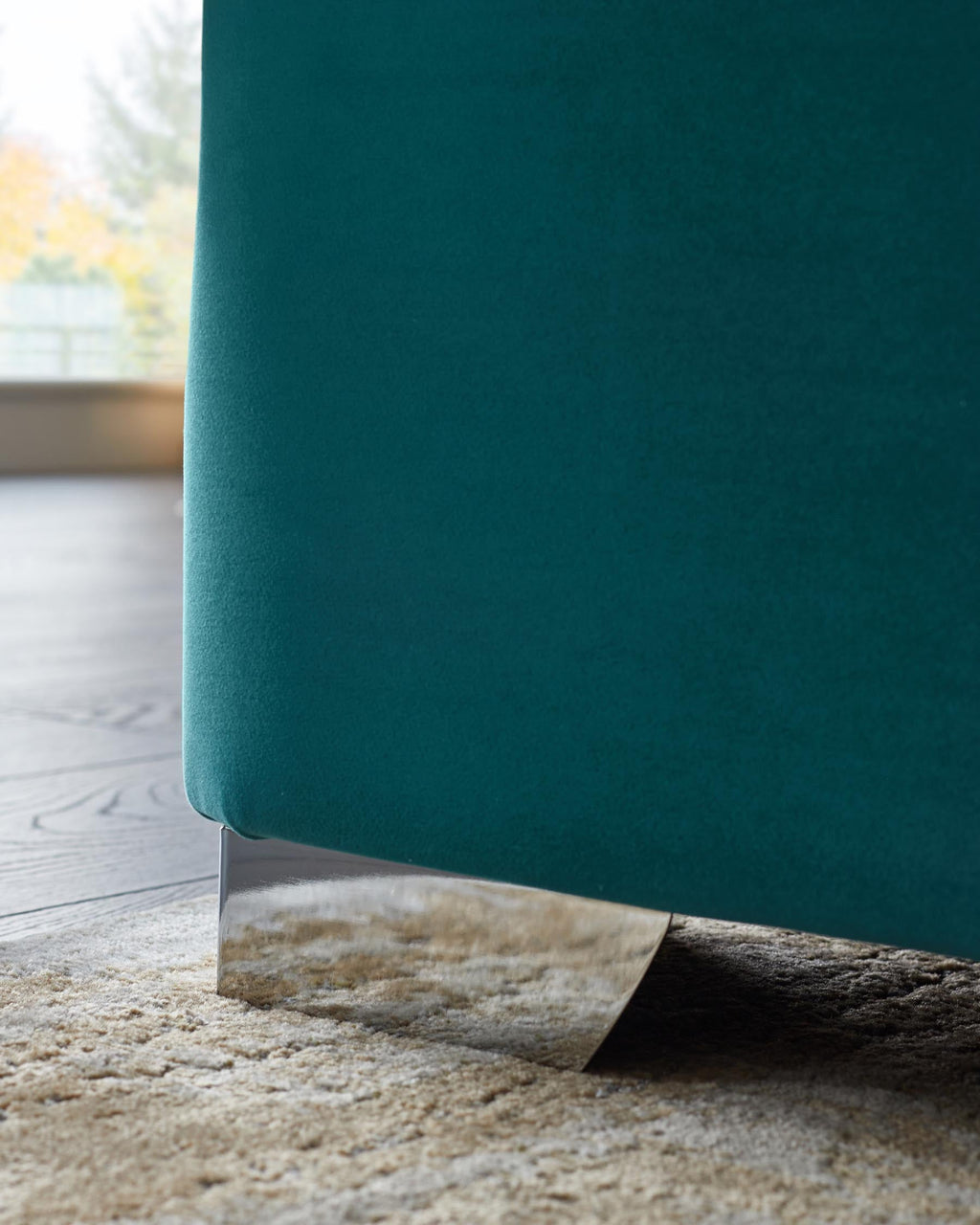 Lit coffre Leo en velours bleu sarcelle clair, format king size