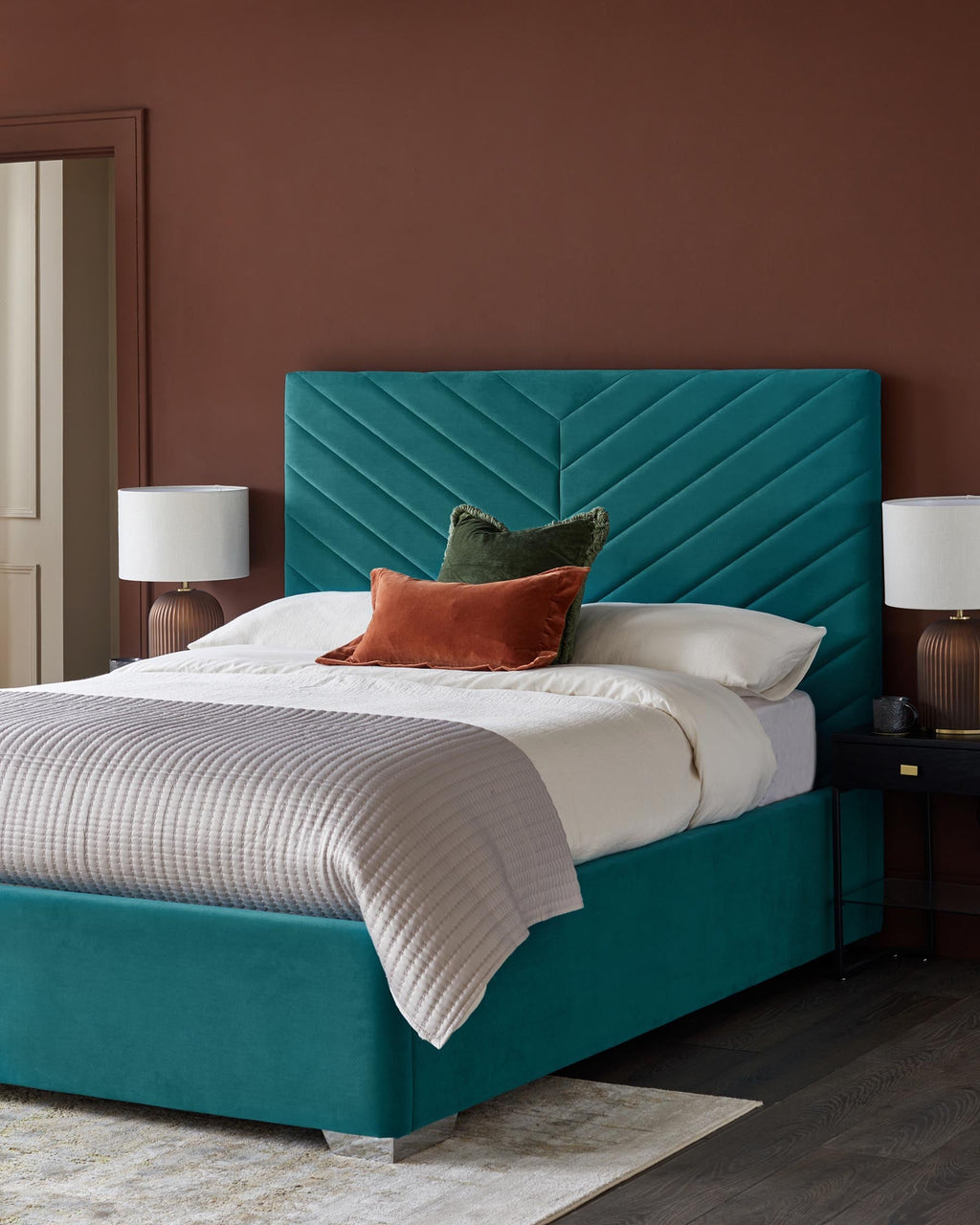 Lit coffre Leo en velours bleu sarcelle clair, format king size