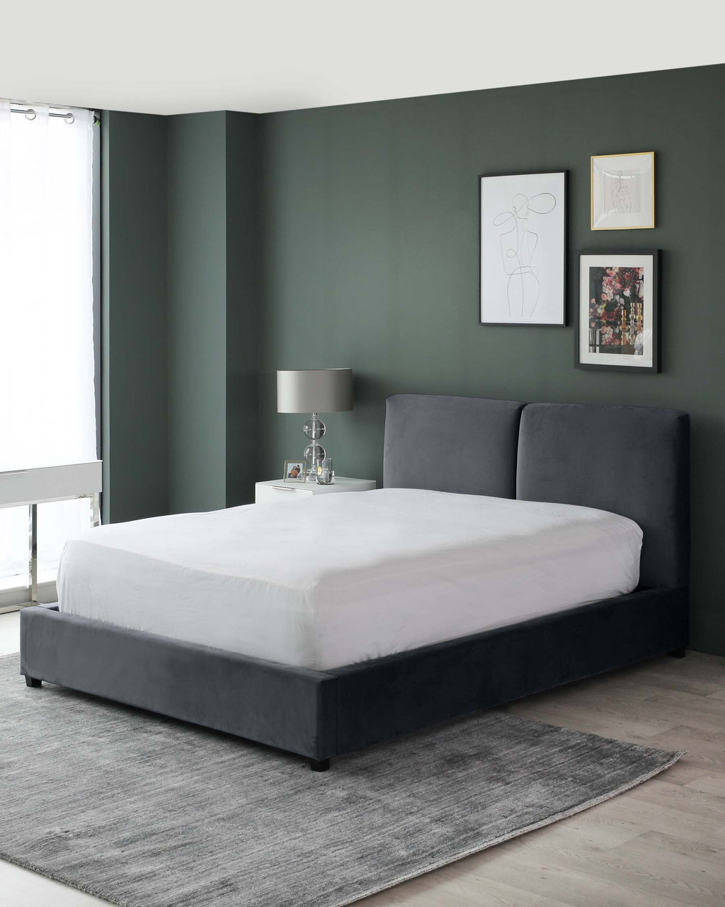 Lit coffre Leona en velours gris foncé, format king size