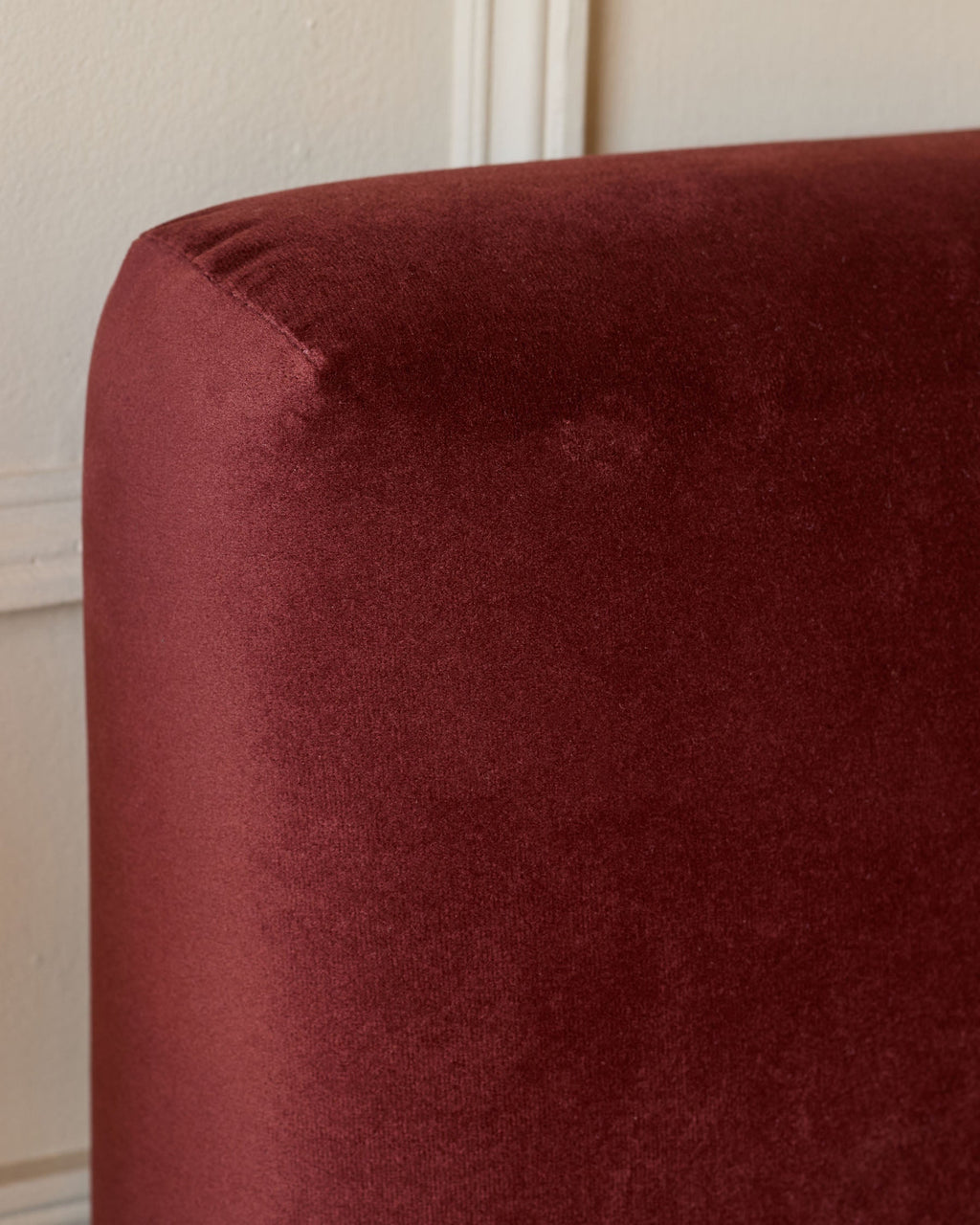 Lit coffre Leona en velours rouge caramel