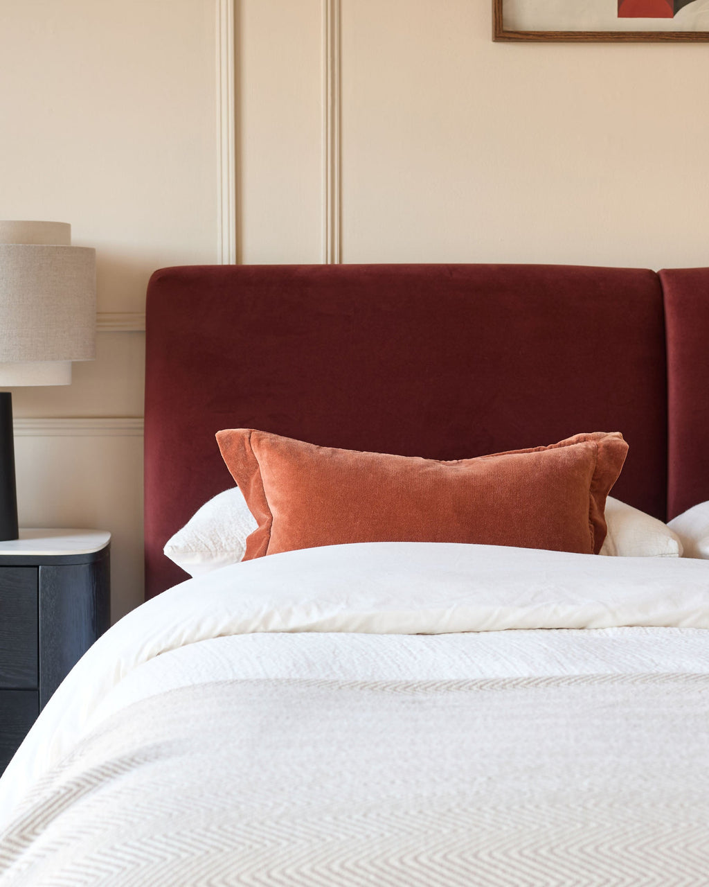 Lit coffre Leona en velours rouge caramel, format super king