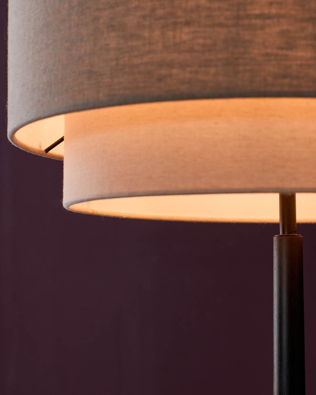 Lampadaire Leonie en lin naturel et moka et bois noir