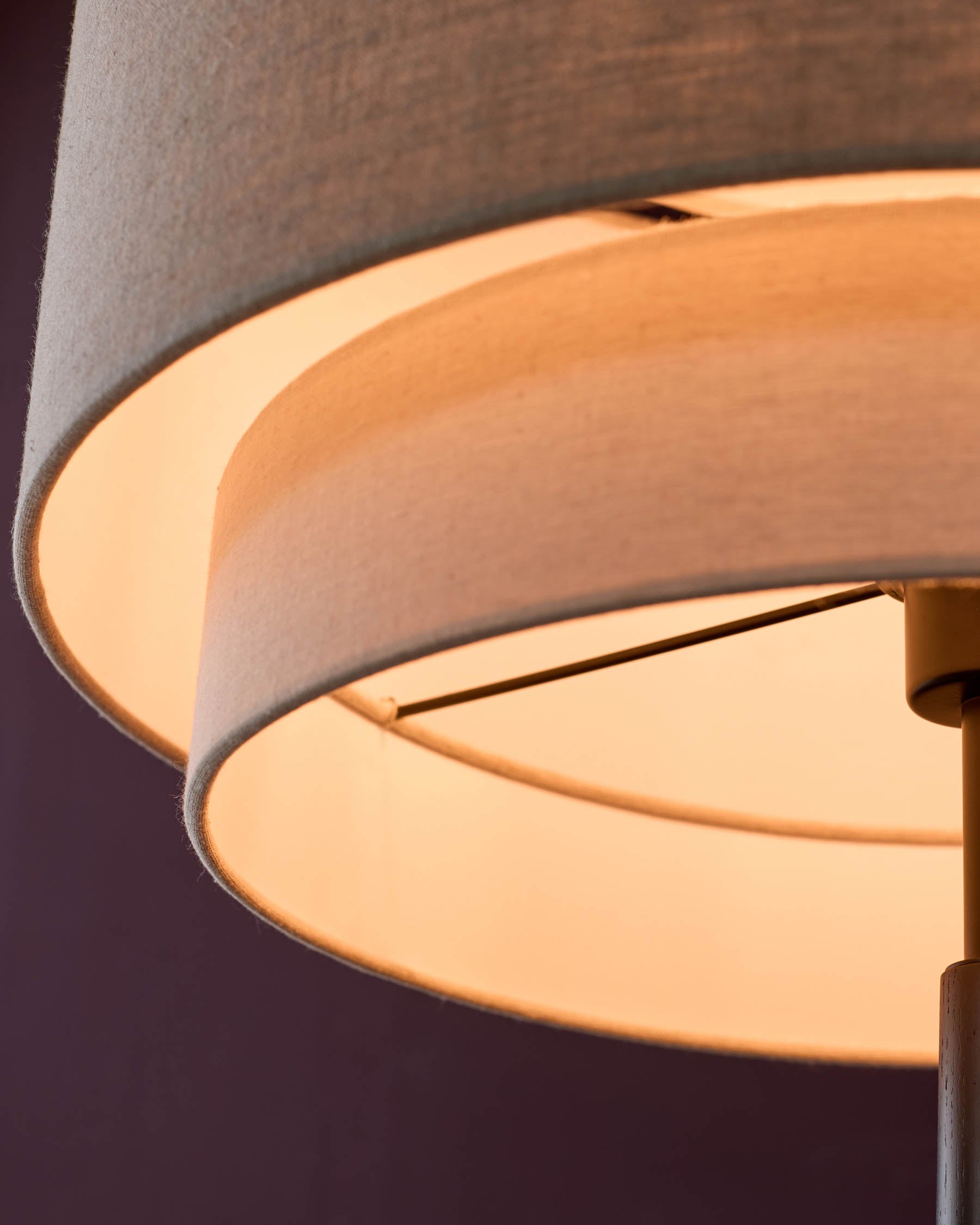 Lampadaire Leonie en lin naturel et moka et bois noir