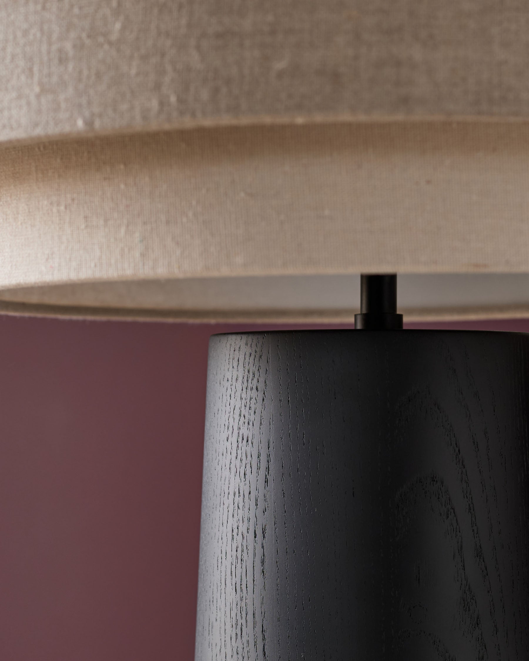 Lampe de table Leonie en lin naturel et moka et bois foncé