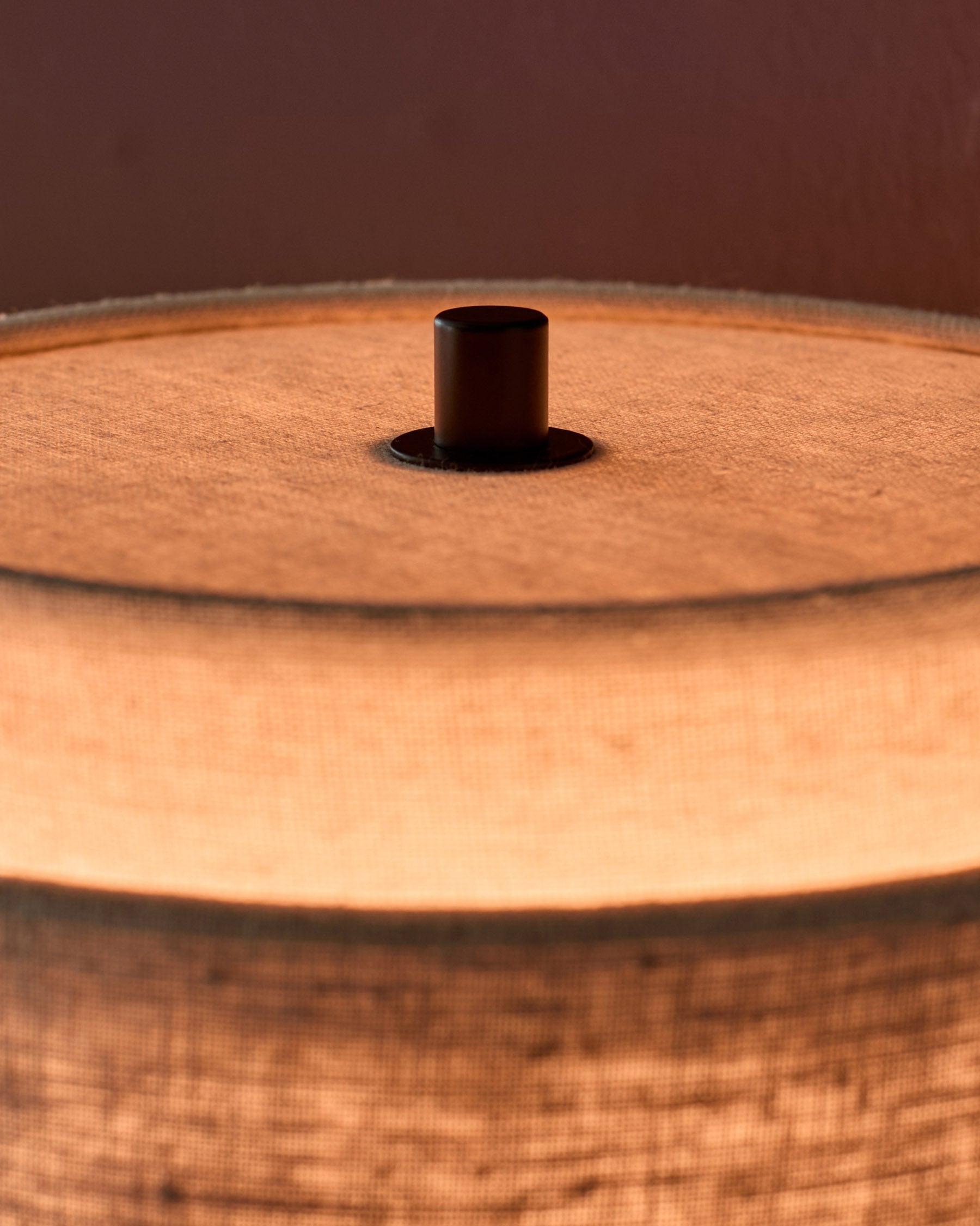 Applique murale Leonie en lin naturel et moka, bois foncé