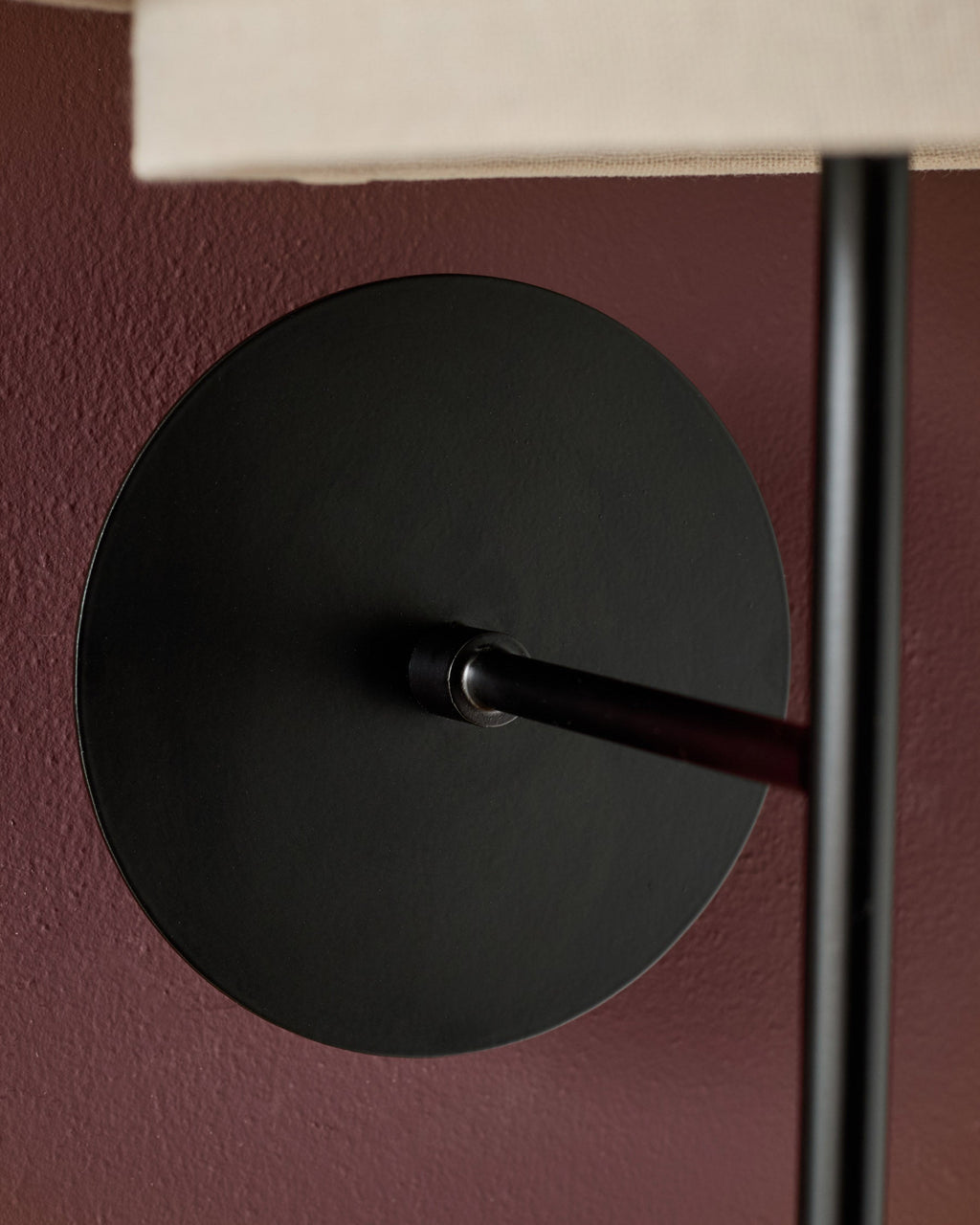 Applique murale Leonie en lin naturel et moka, bois foncé