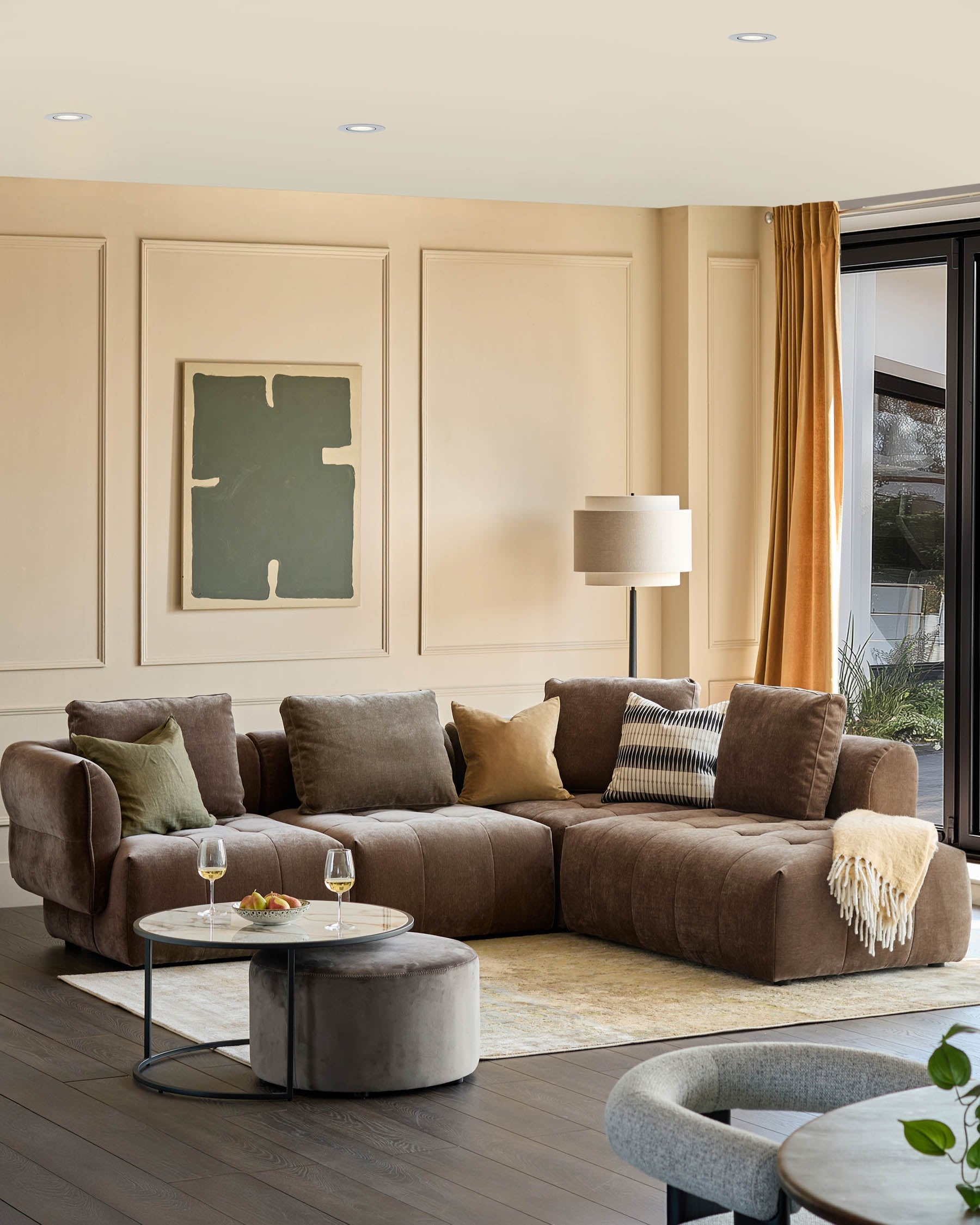 Canapé d'angle droit Lillian en tissu moka