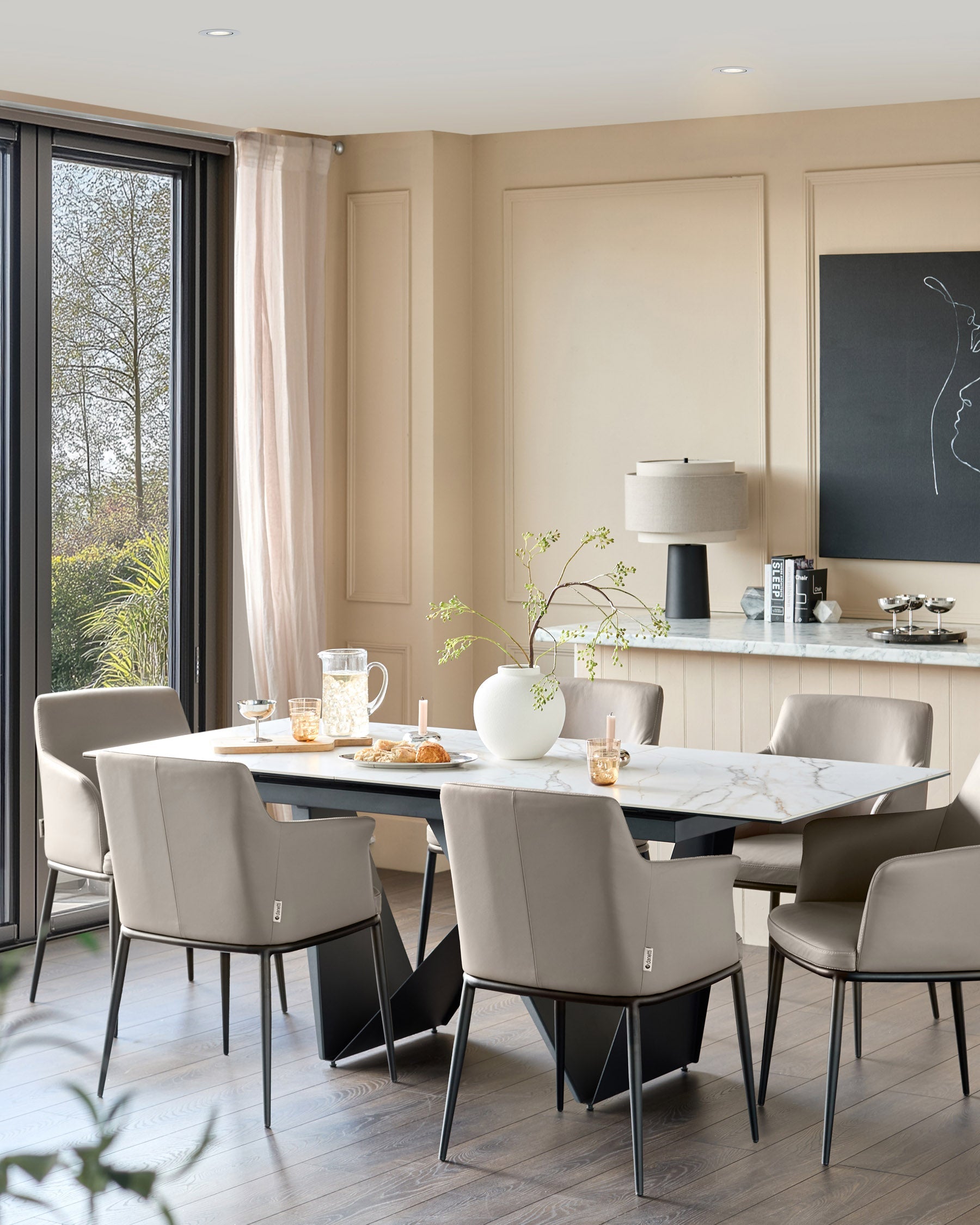 Chaise de salle à manger Logan en cuir gris clair