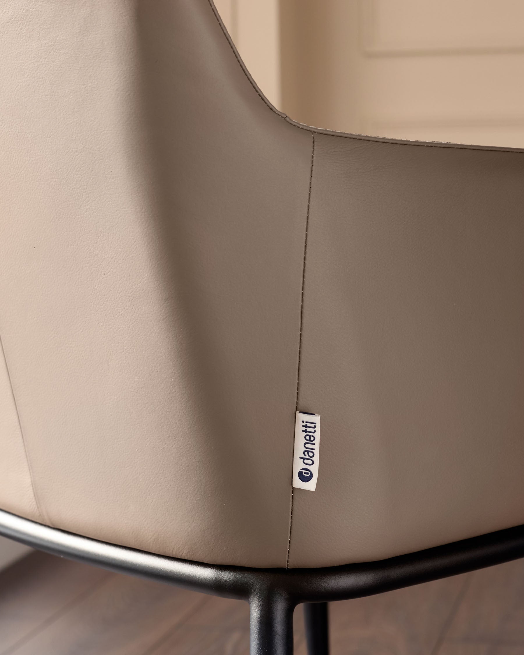 Chaise de salle à manger Logan en cuir moka