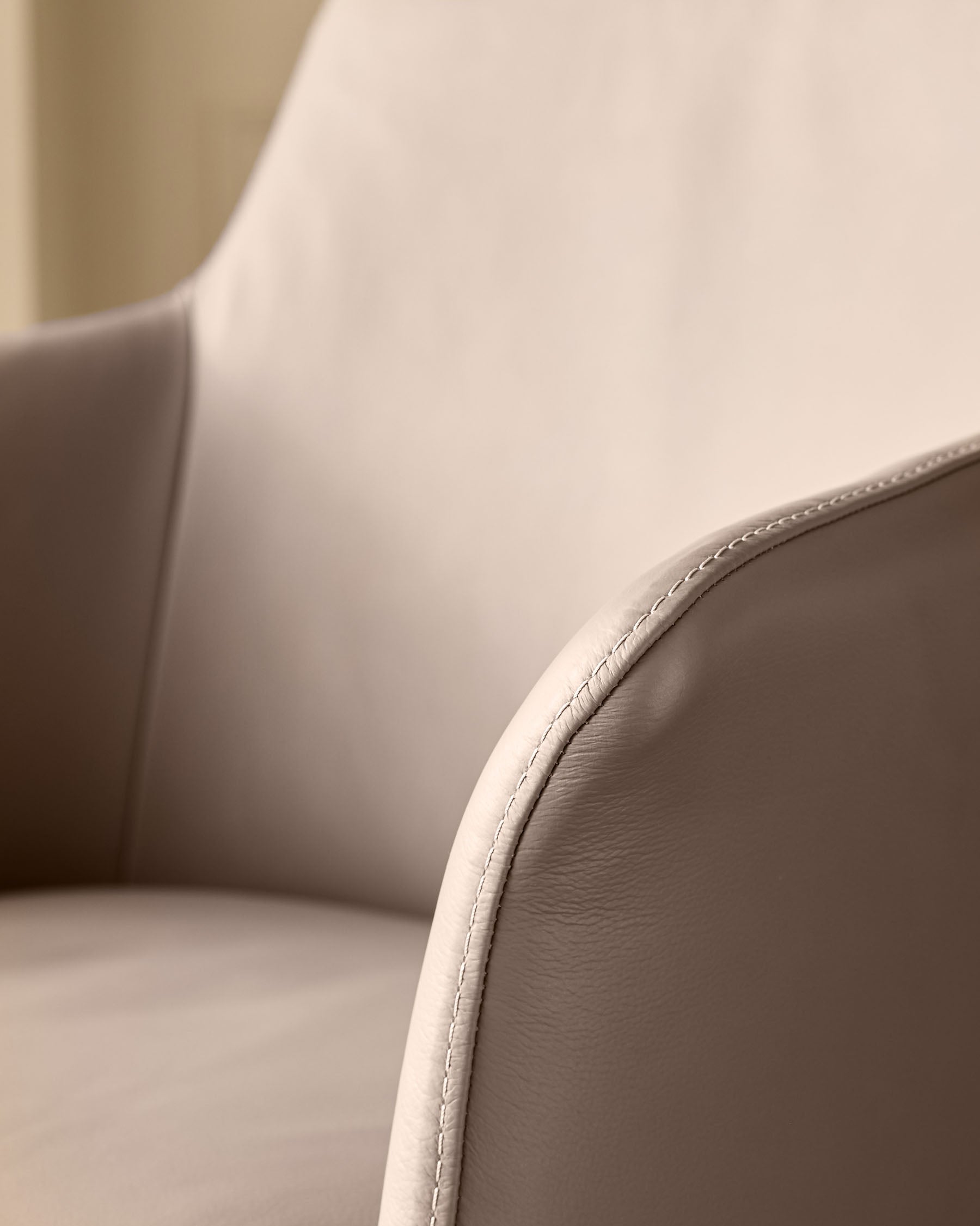 Chaise de salle à manger Logan en cuir moka