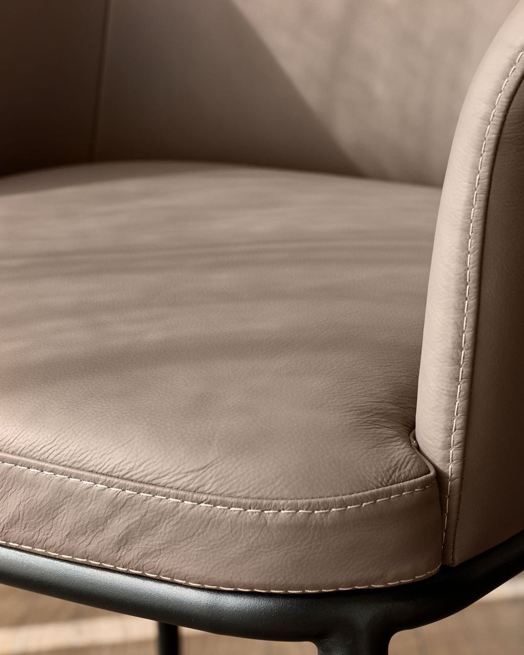 Chaise de salle à manger Logan en cuir moka