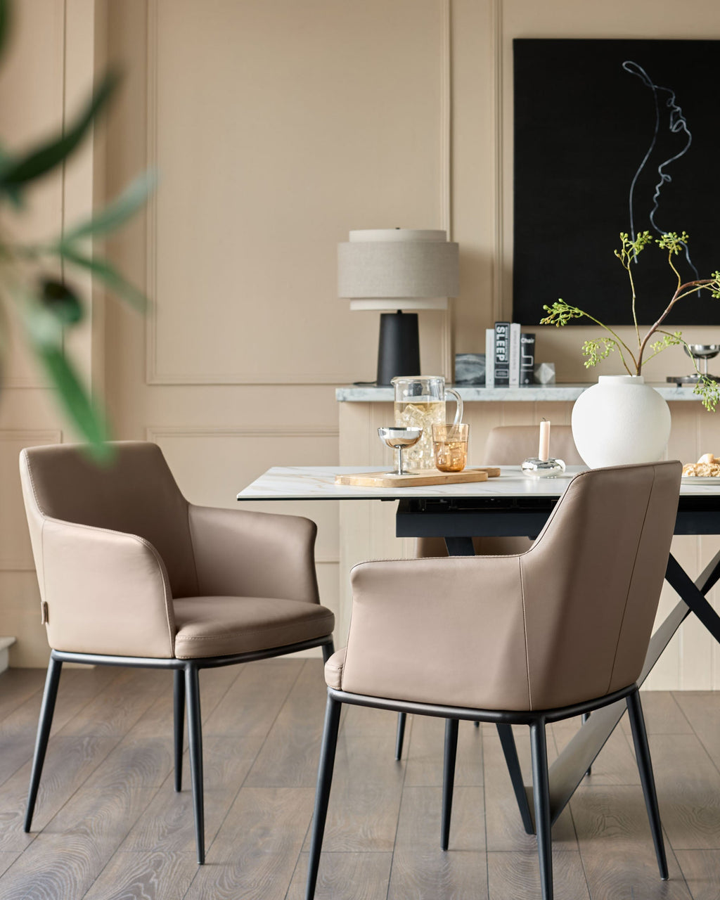 Chaise de salle à manger Logan en cuir moka