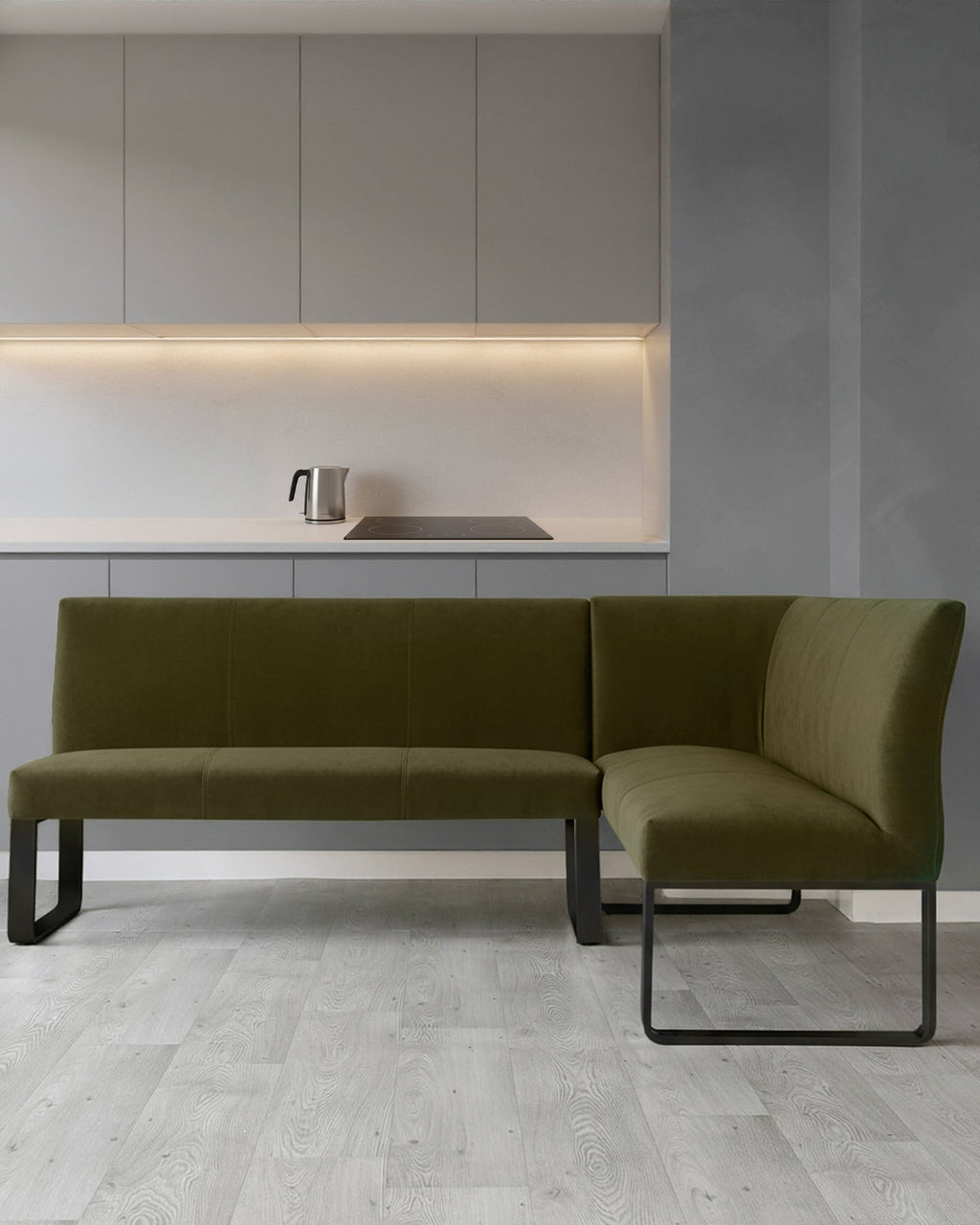 Banc de salle à manger 5 places Loop en velours vert olive et métal noir, angle gauche