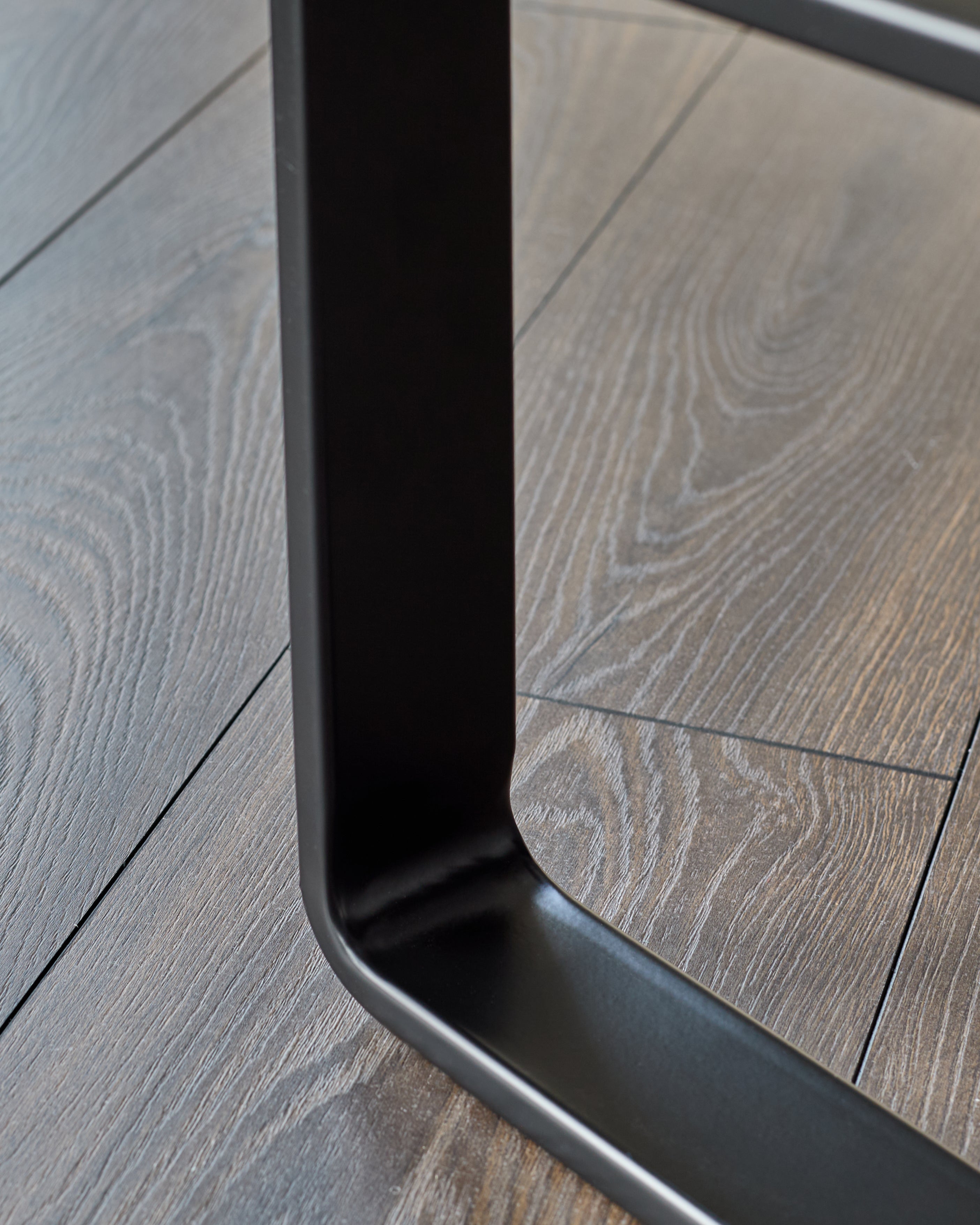 Banc de salle à manger 3 places en velours vert olive Loop, structure en métal noir, sans dossier