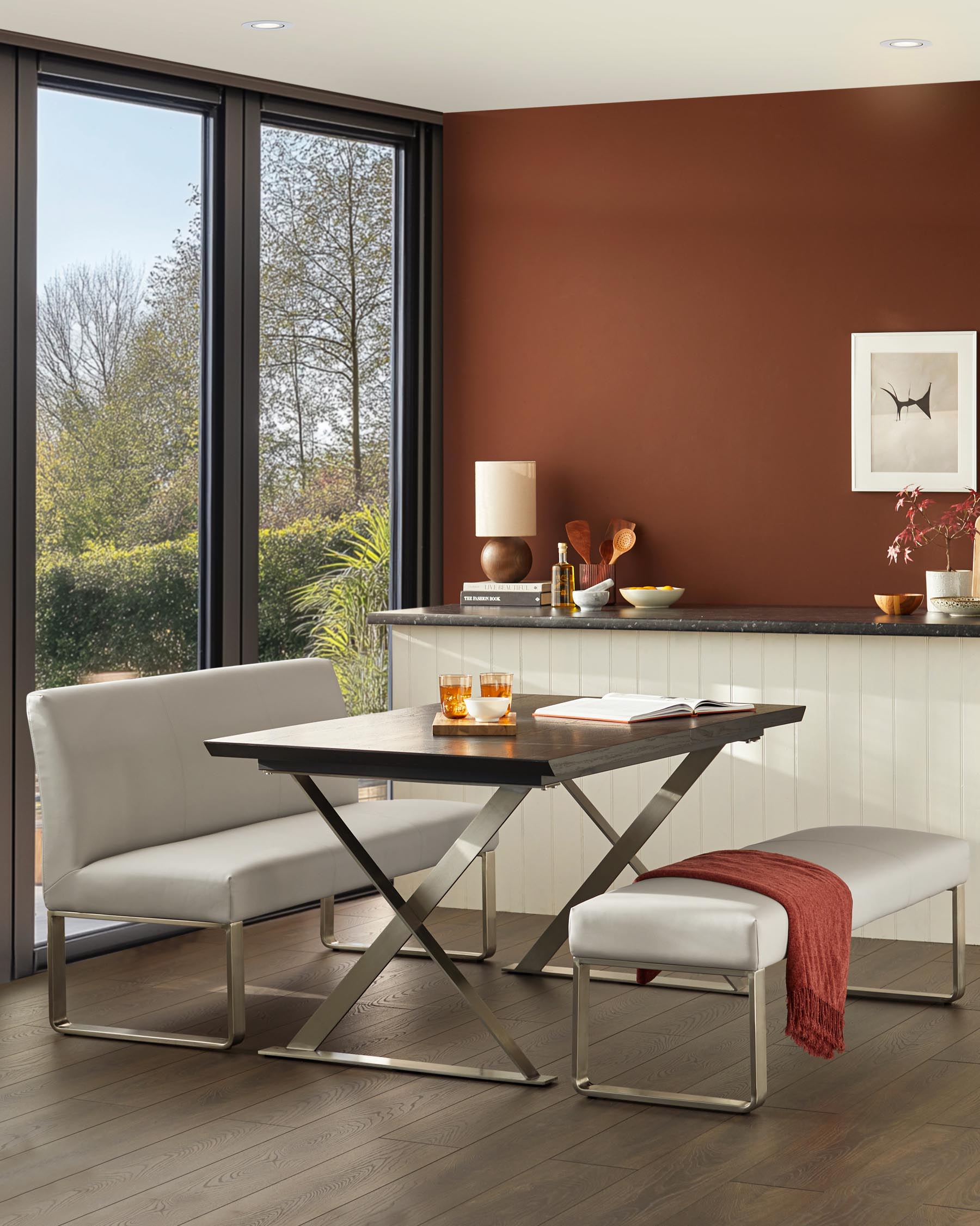 Banc Loop 3 places en similicuir gris clair et acier inoxydable sans dossier