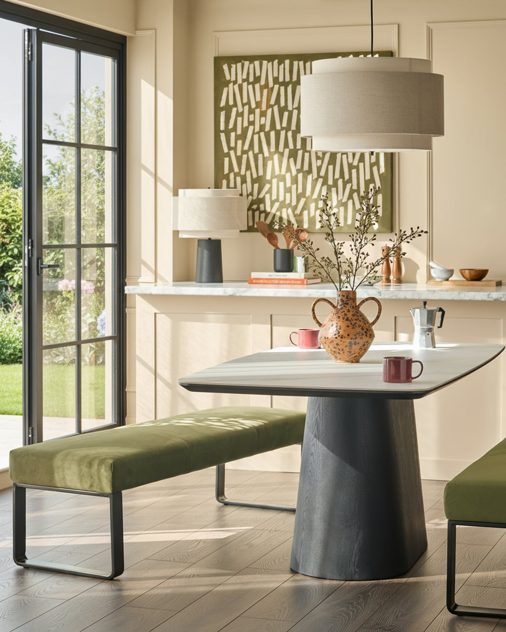 Banc de salle à manger 3 places en velours vert olive Loop, structure en métal noir, sans dossier