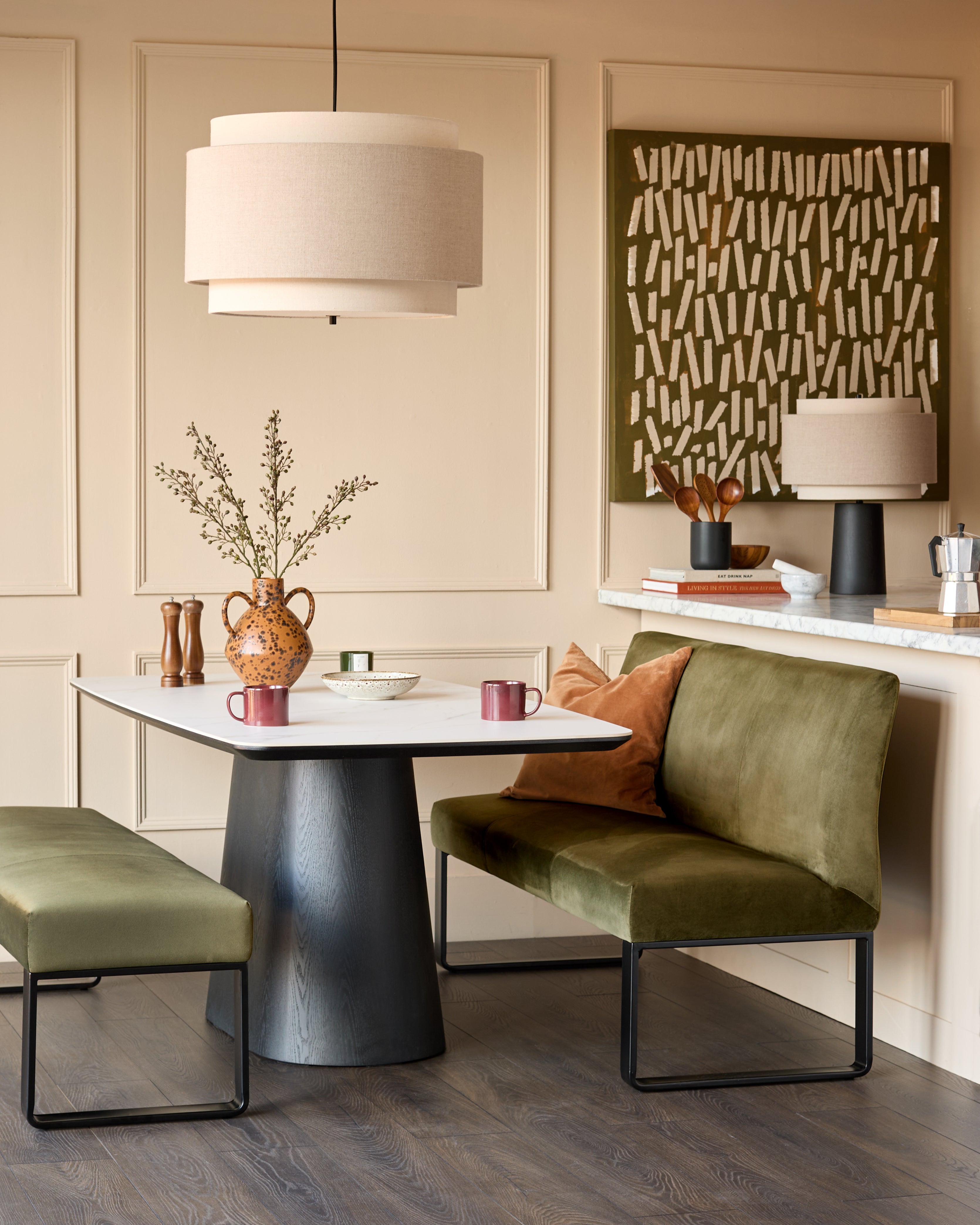 Banc de salle à manger 3 places en velours vert olive Loop, structure en métal noir, sans dossier