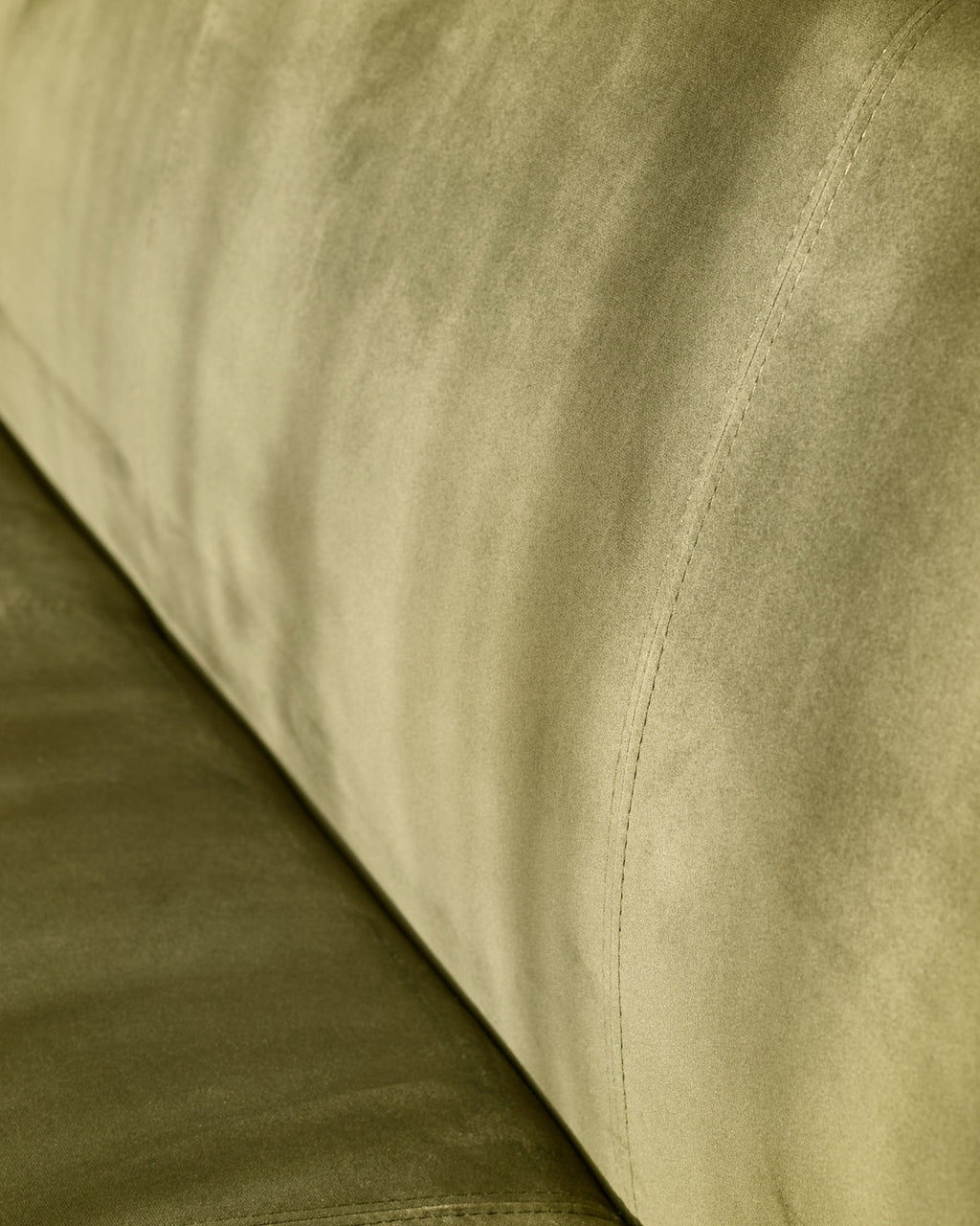 Banc de salle à manger d'angle droit 5 places en velours vert olive et métal noir.