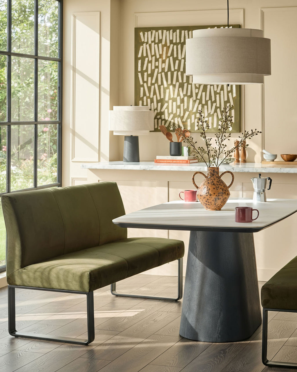 Banc de salle à manger 3 places en velours vert olive avec dossier et structure en métal noir