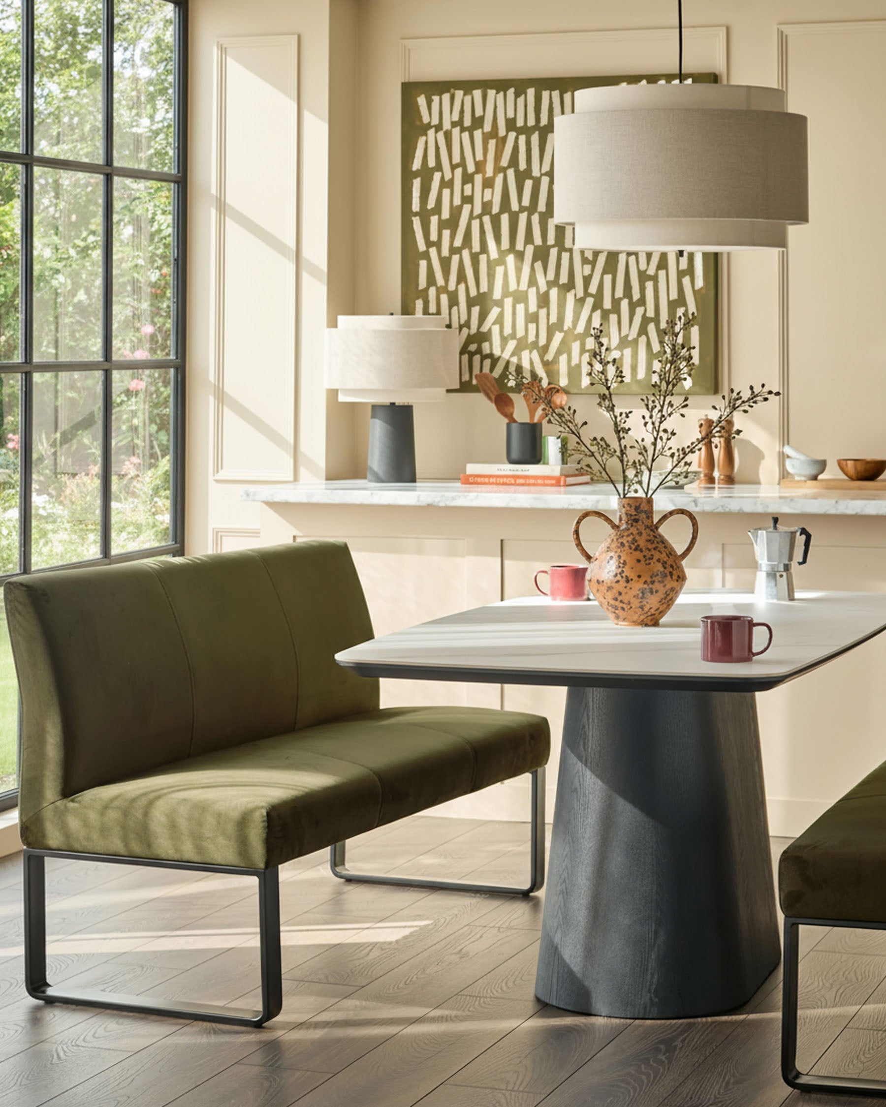 Banc de salle à manger 3 places en velours vert olive avec dossier et structure en métal noir