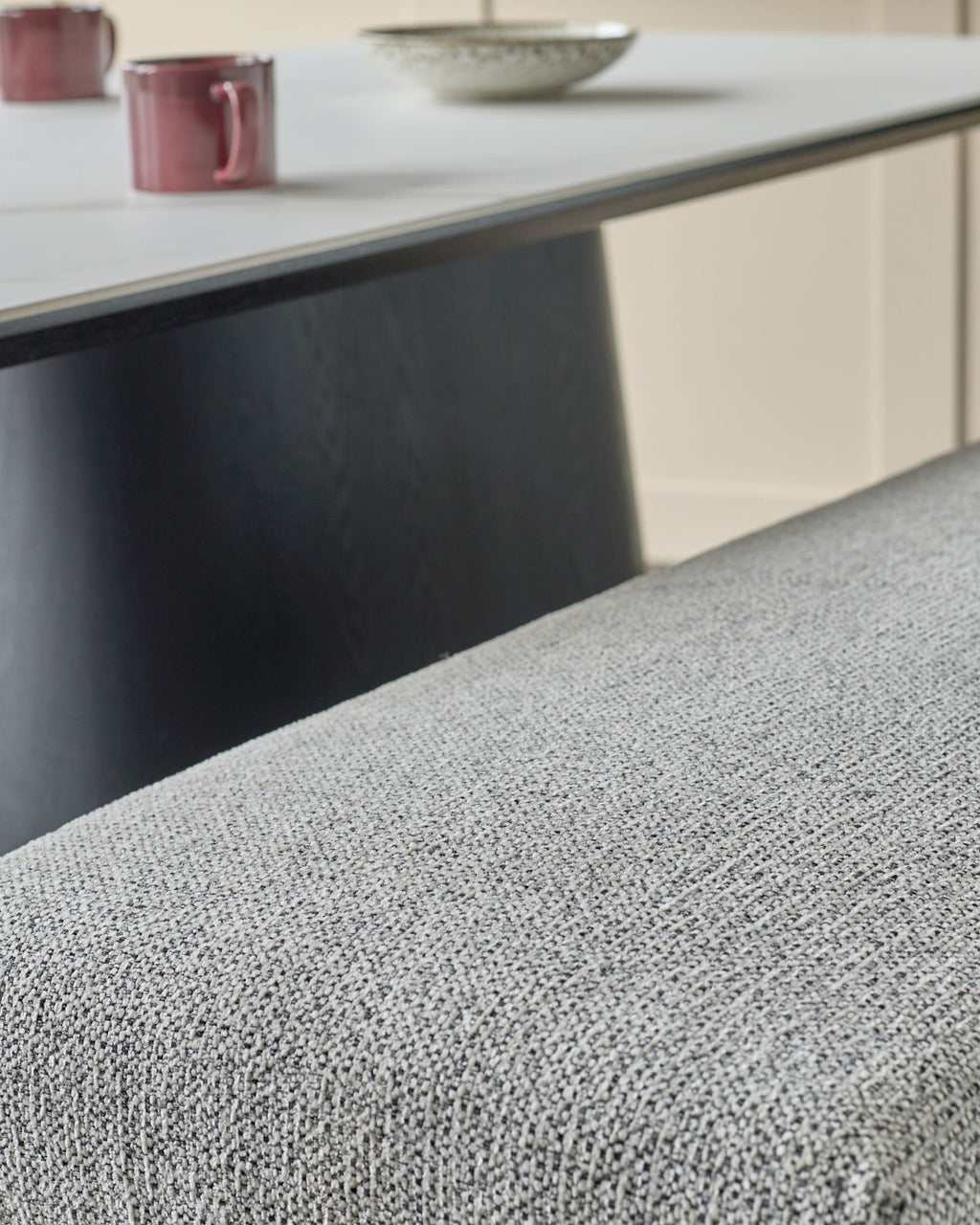 Banc de salle à manger 3 places en tissu gris Loop et métal noir, sans dossier