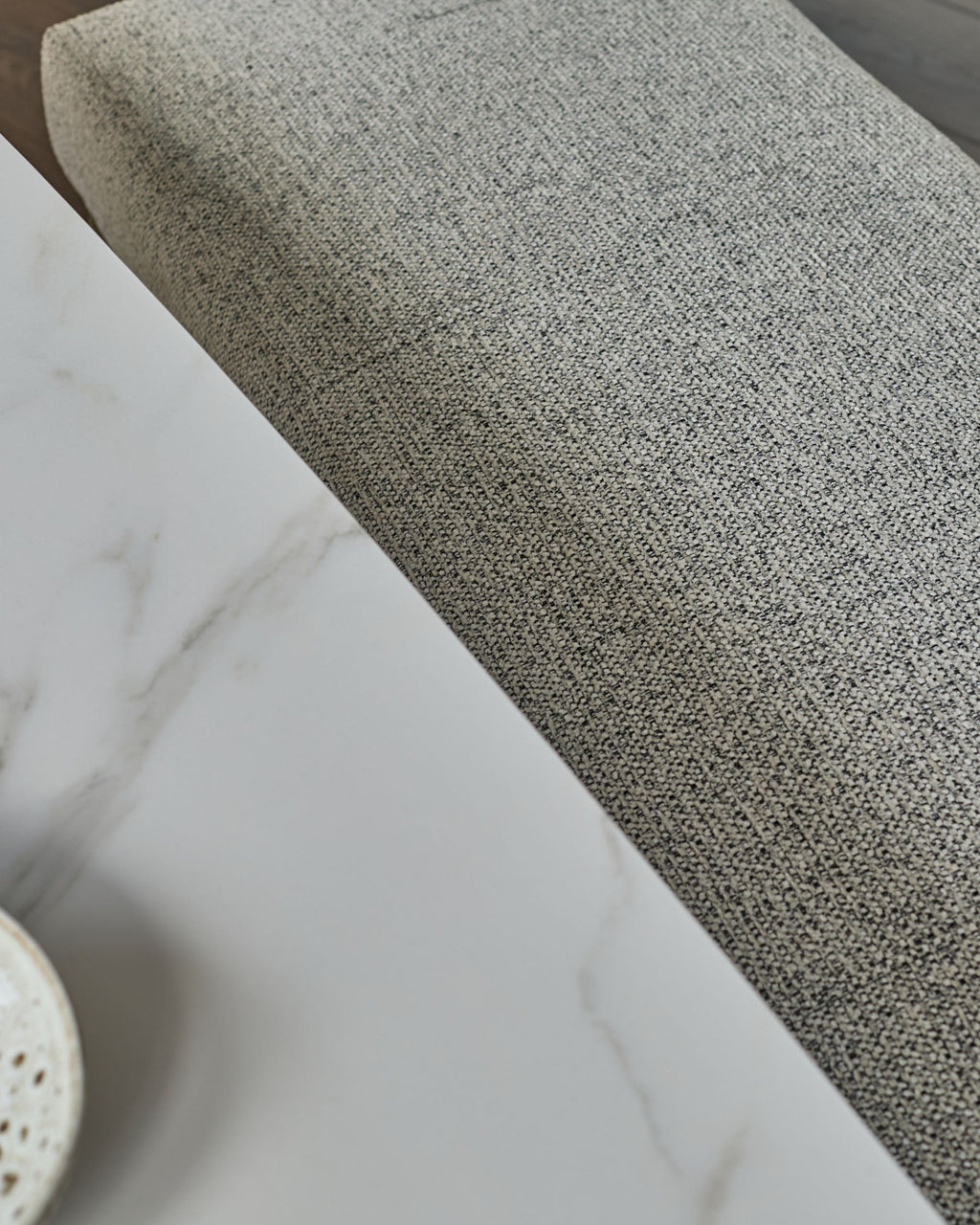 Banc de salle à manger 3 places en tissu gris Loop et métal noir, sans dossier