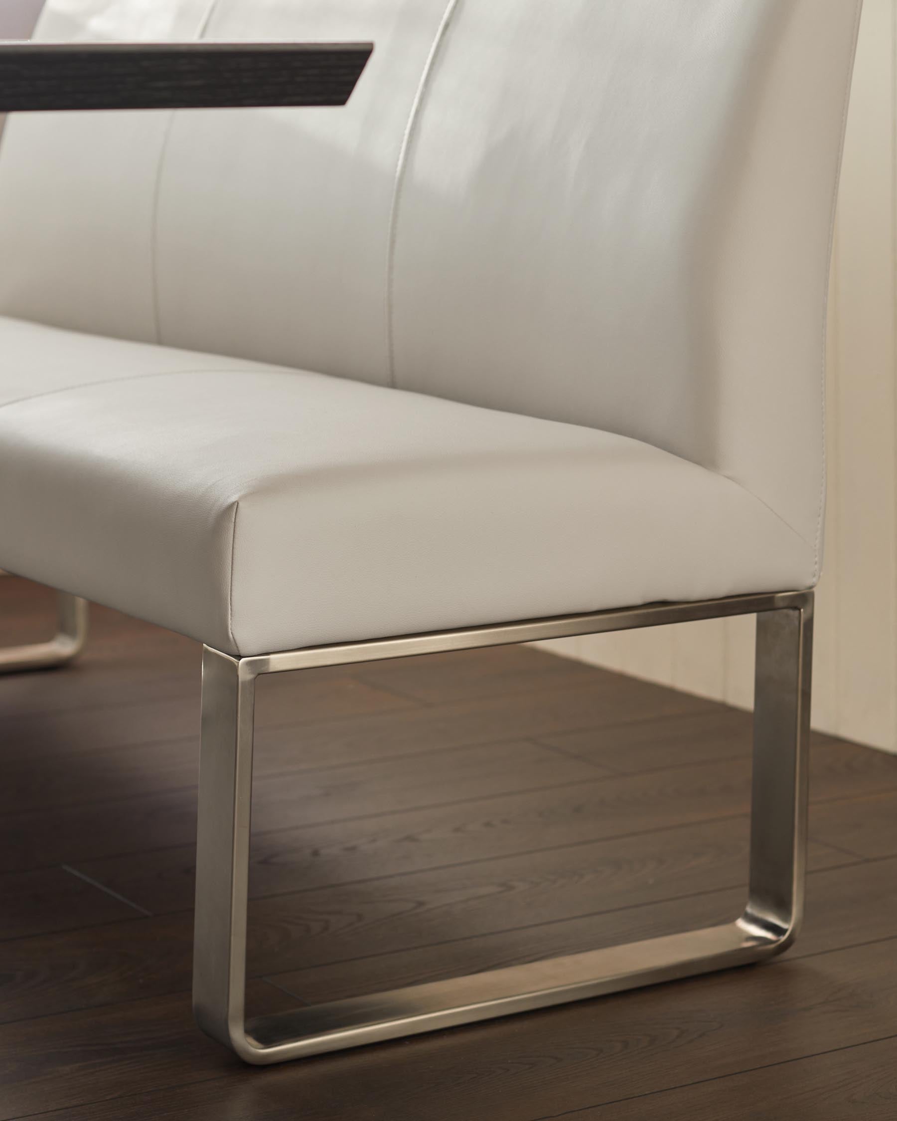 Banc de salle à manger Loop 3 places en similicuir gris clair et acier inoxydable avec dossier