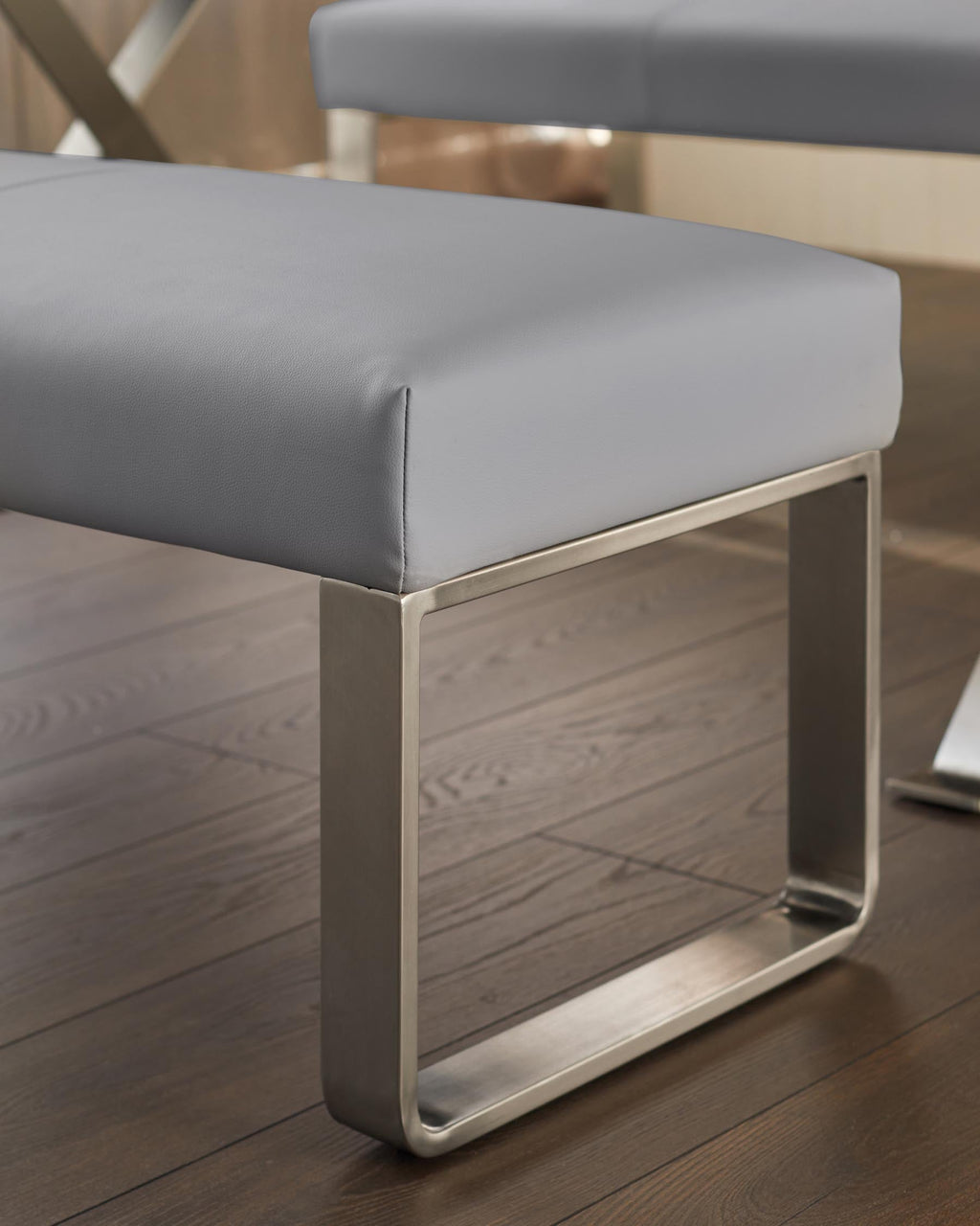 Banquette Loop 3 places en similicuir gris et acier inoxydable sans dossier