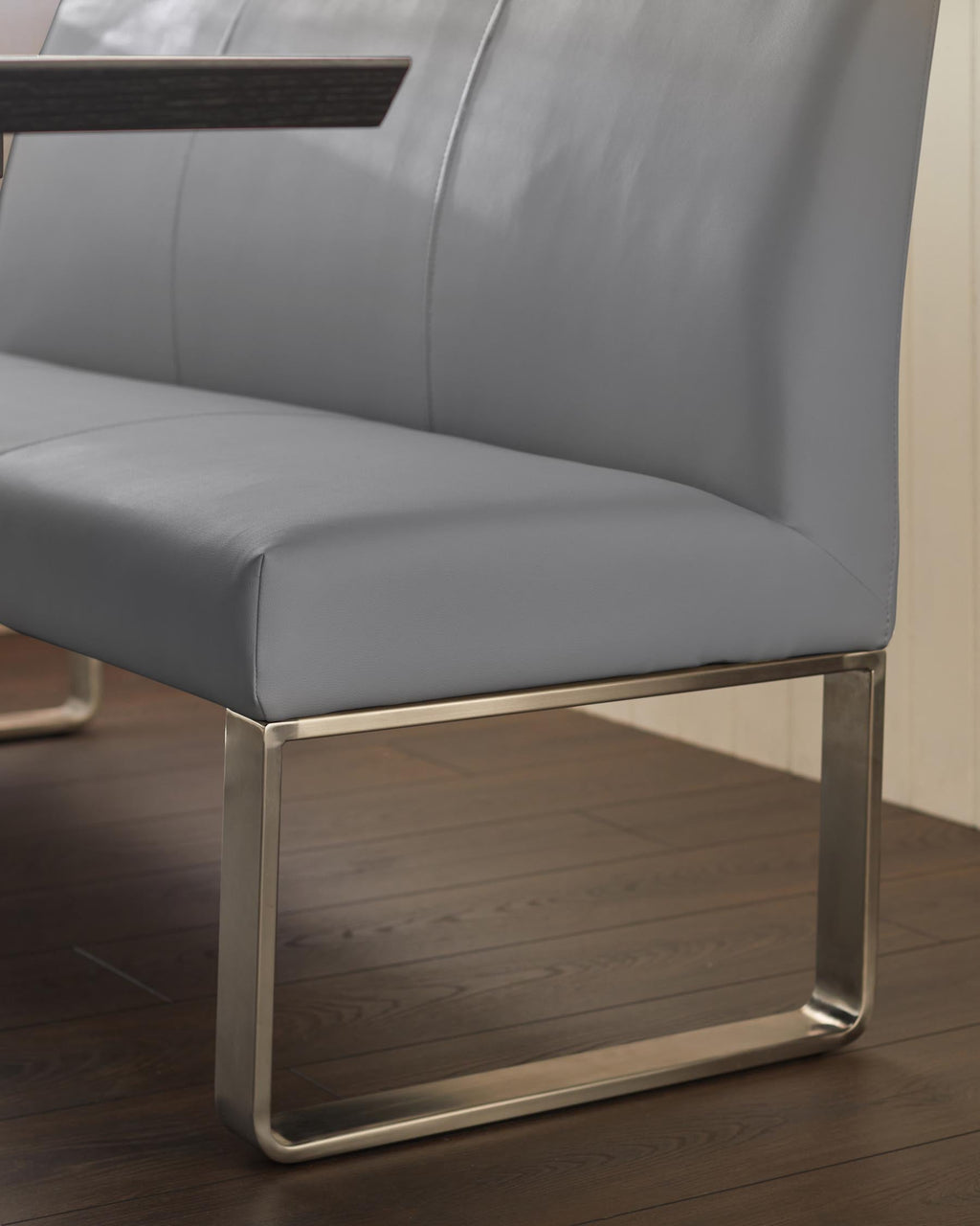 Banc de salle à manger Loop 3 places en similicuir gris et acier inoxydable avec dossier