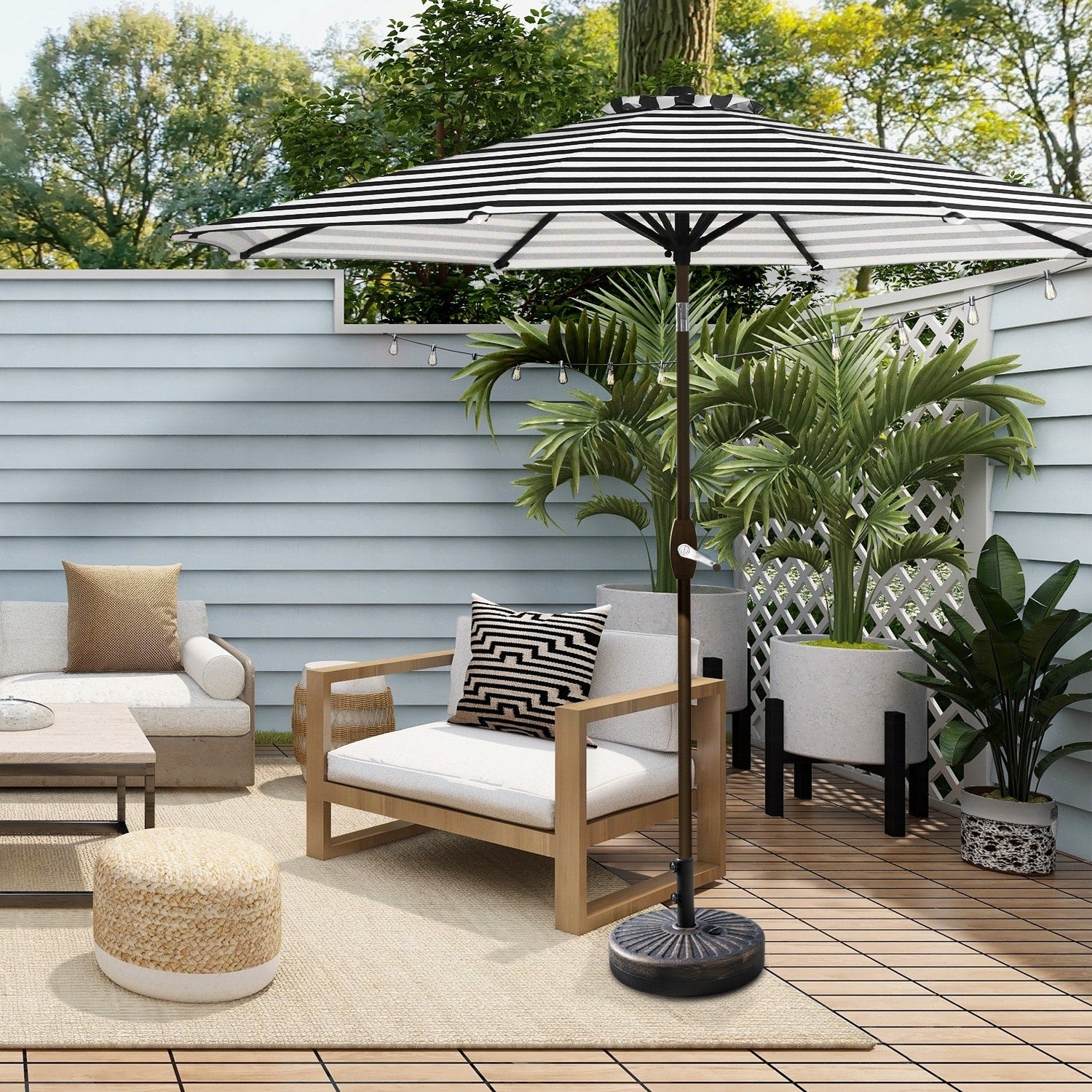 Parasol de patio Lopes de 9 pieds avec base en finition bronze et support de poids inclus