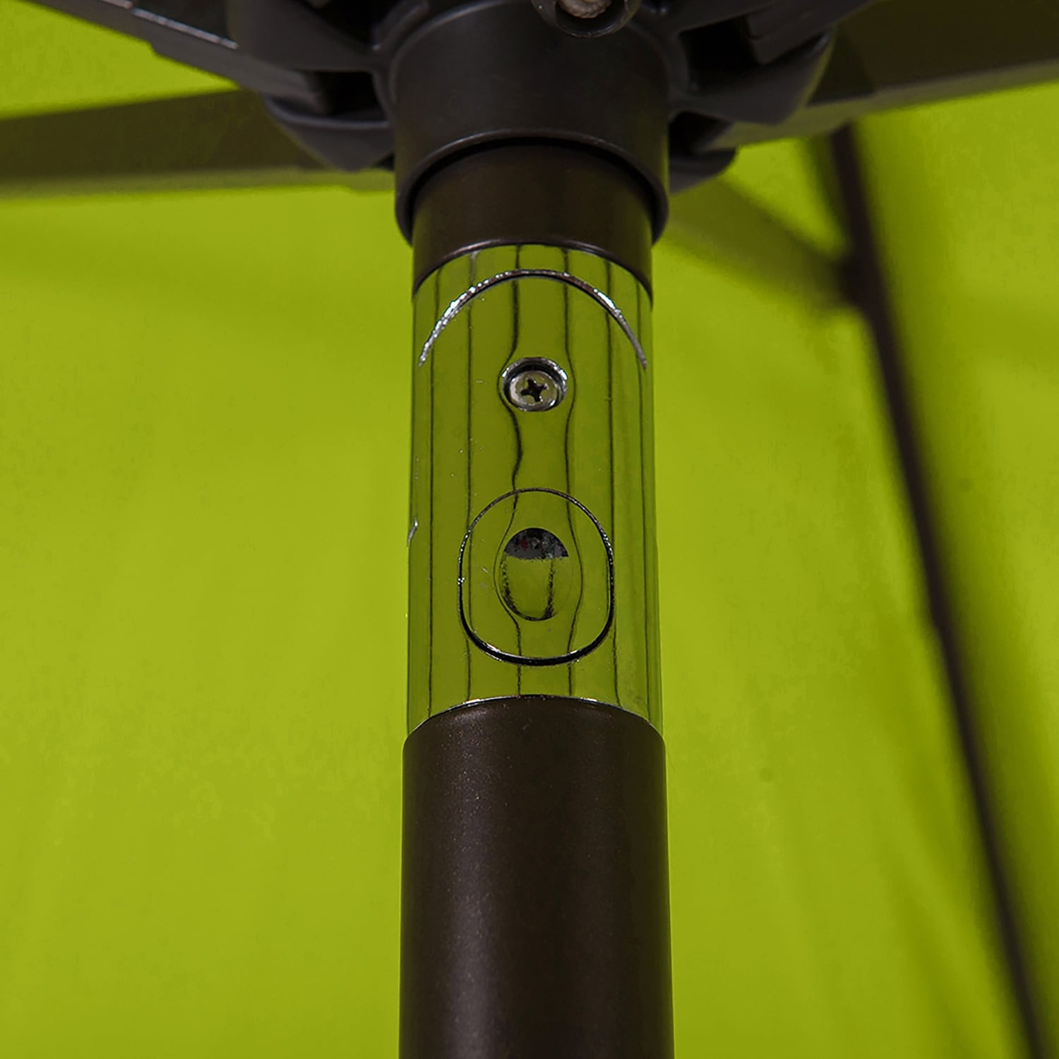 Parasol de patio Lopes de 9 pieds avec base en finition bronze et support de poids inclus