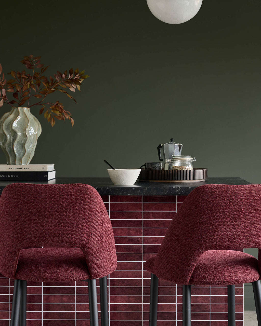 Tabouret de bar Lottie en tissu rouge baie