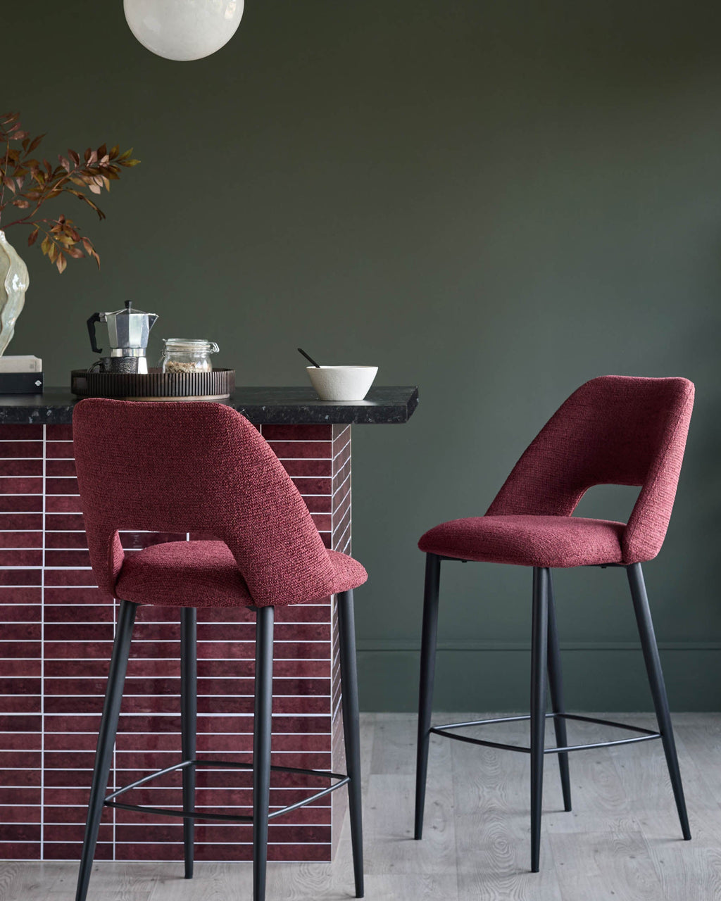 Tabouret de bar Lottie en tissu rouge baie