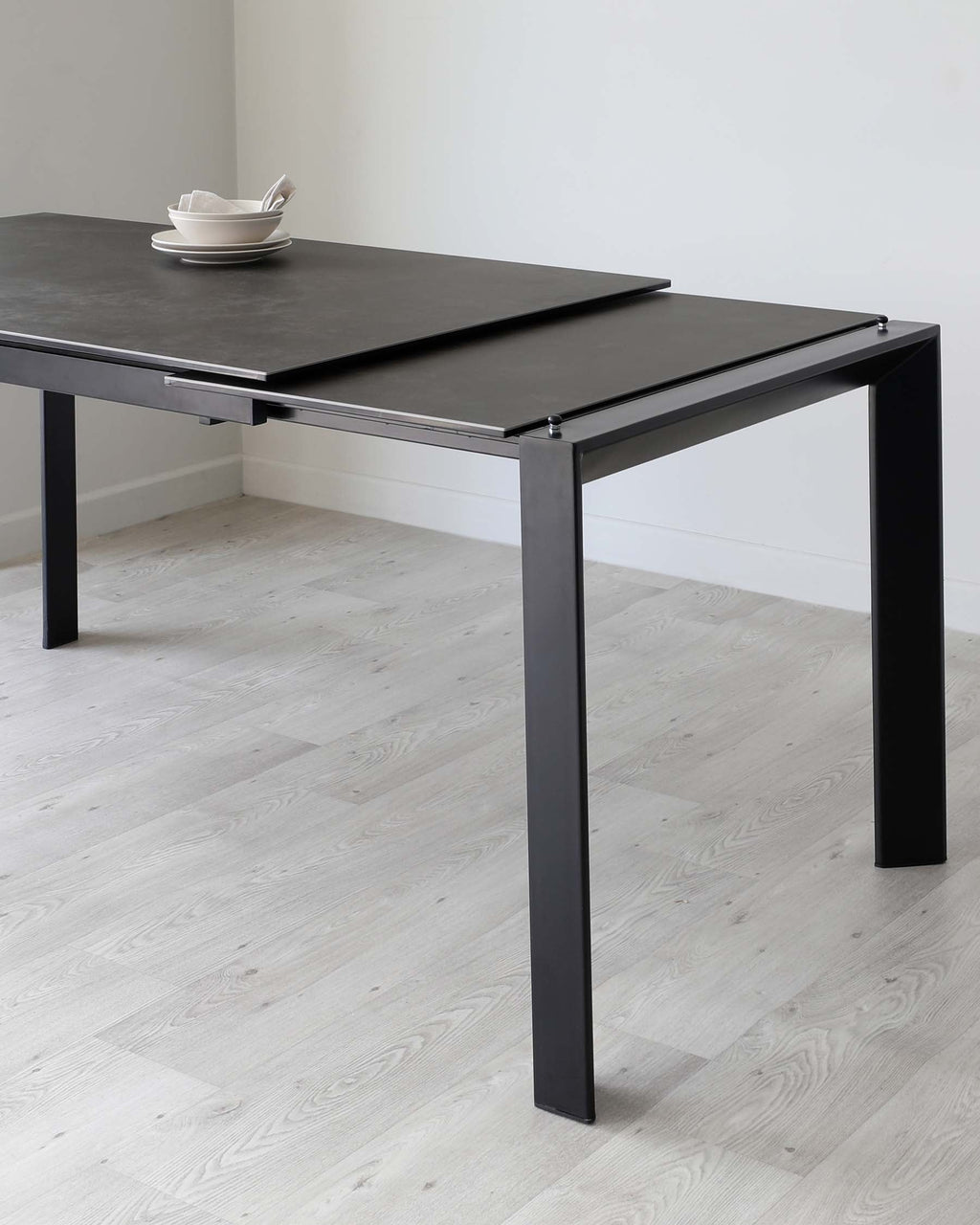 Table de salle à manger extensible Louis en céramique gris foncé, 6 à 8 places