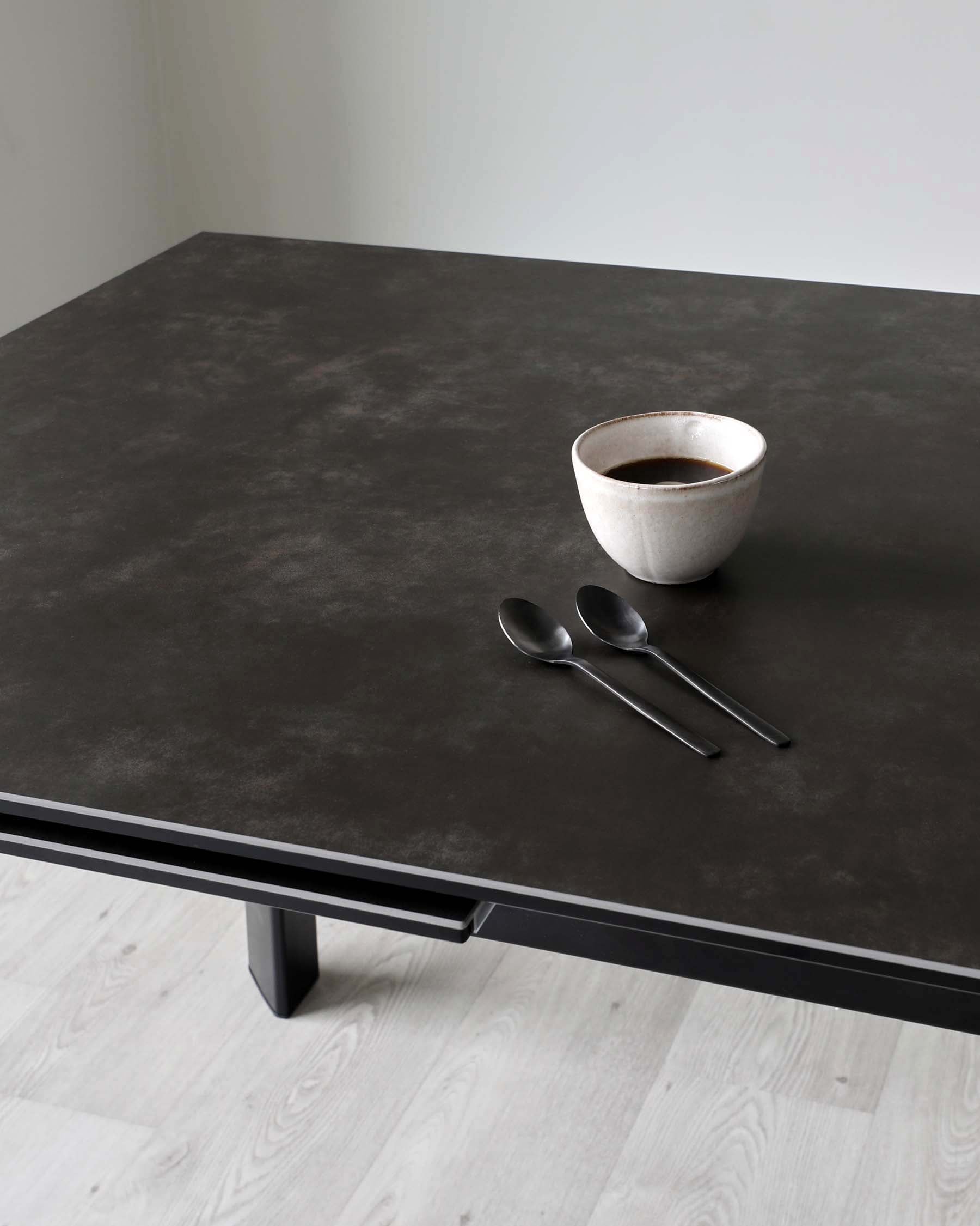 Table de salle à manger extensible Louis en céramique gris foncé, 6 à 8 places