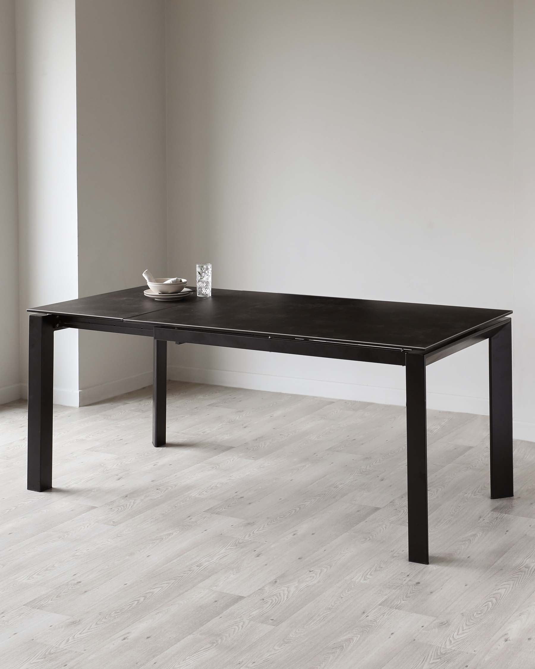 Table de salle à manger extensible Louis en céramique gris foncé, 6 à 8 places