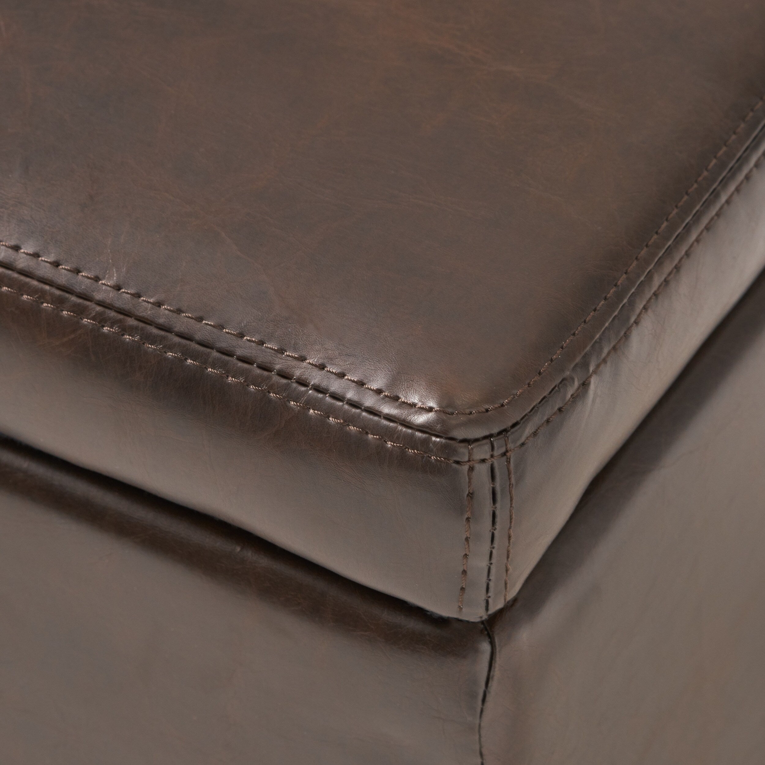 Banc de rangement en similicuir Lucinda par Christopher Knight Home - 51,25 L x 17,50 l x 16,25 H