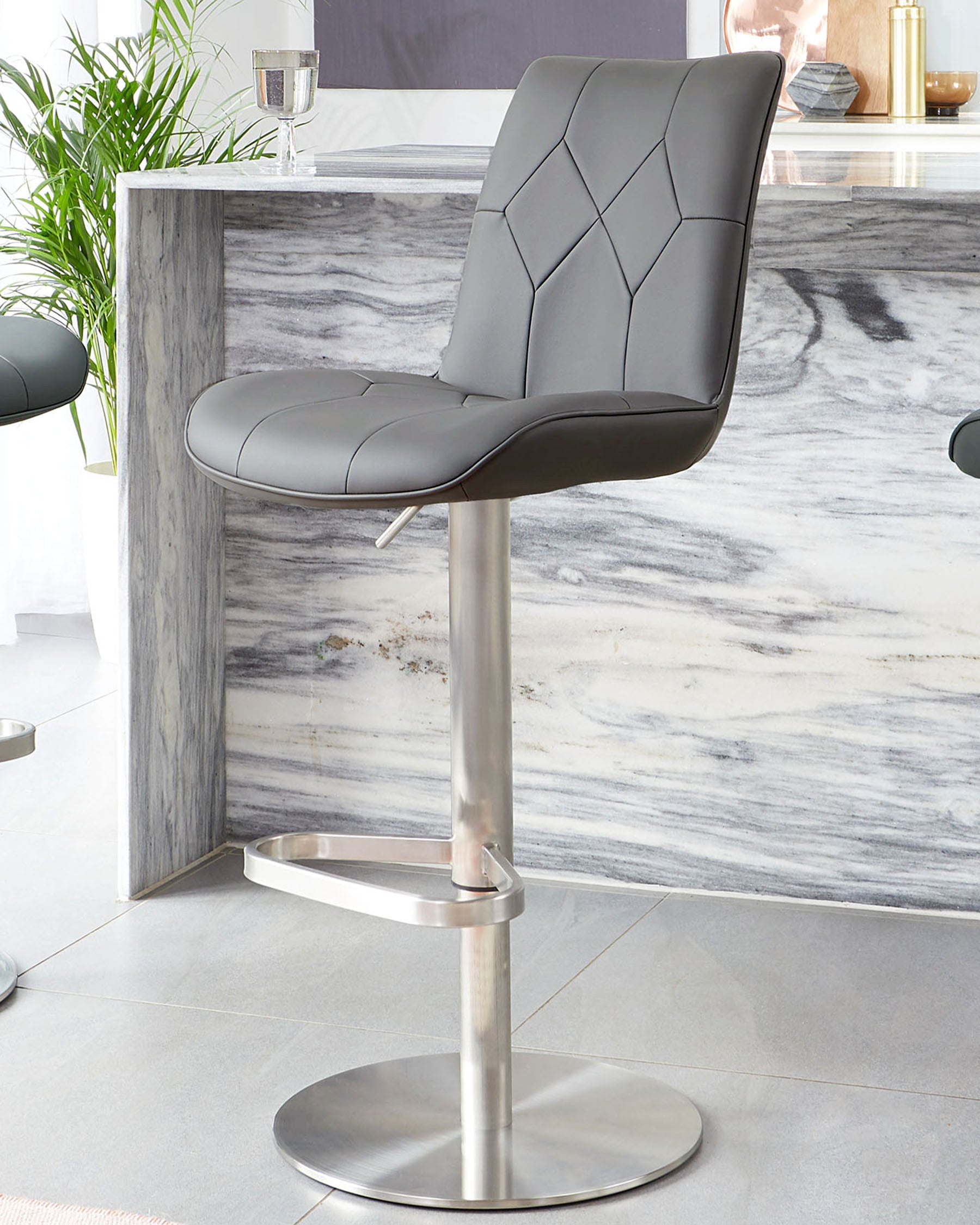 Tabouret de bar Lumos en similicuir gris foncé et vérin à gaz en acier inoxydable