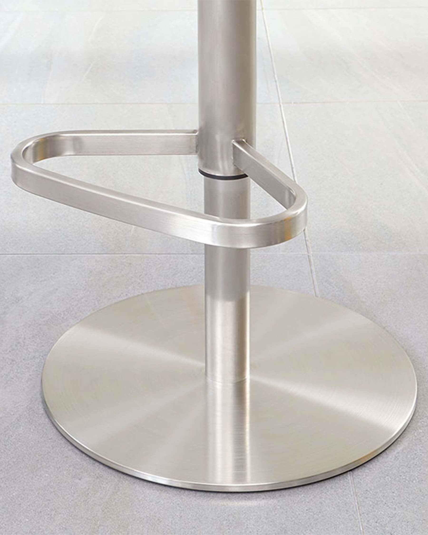 Tabouret de bar Lumos gris moyen en similicuir et acier inoxydable avec vérin à gaz