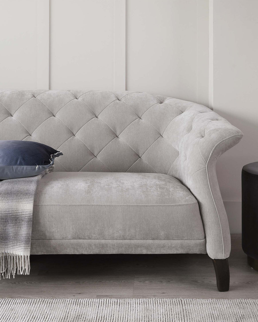 Canapé Chesterfield 3 places Luxe en tissu gris clair